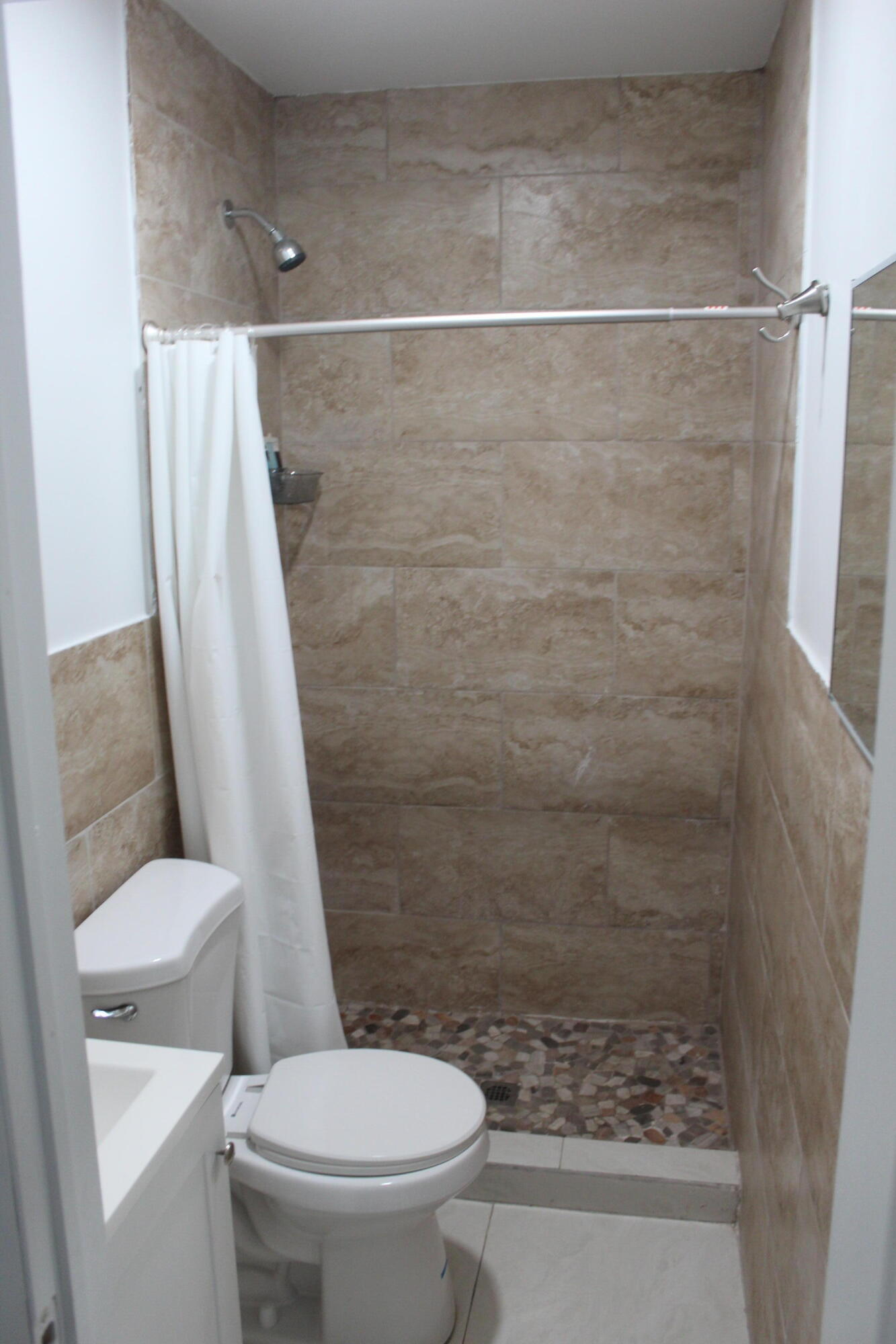 4434 Venus Avenue C Property Photo 9