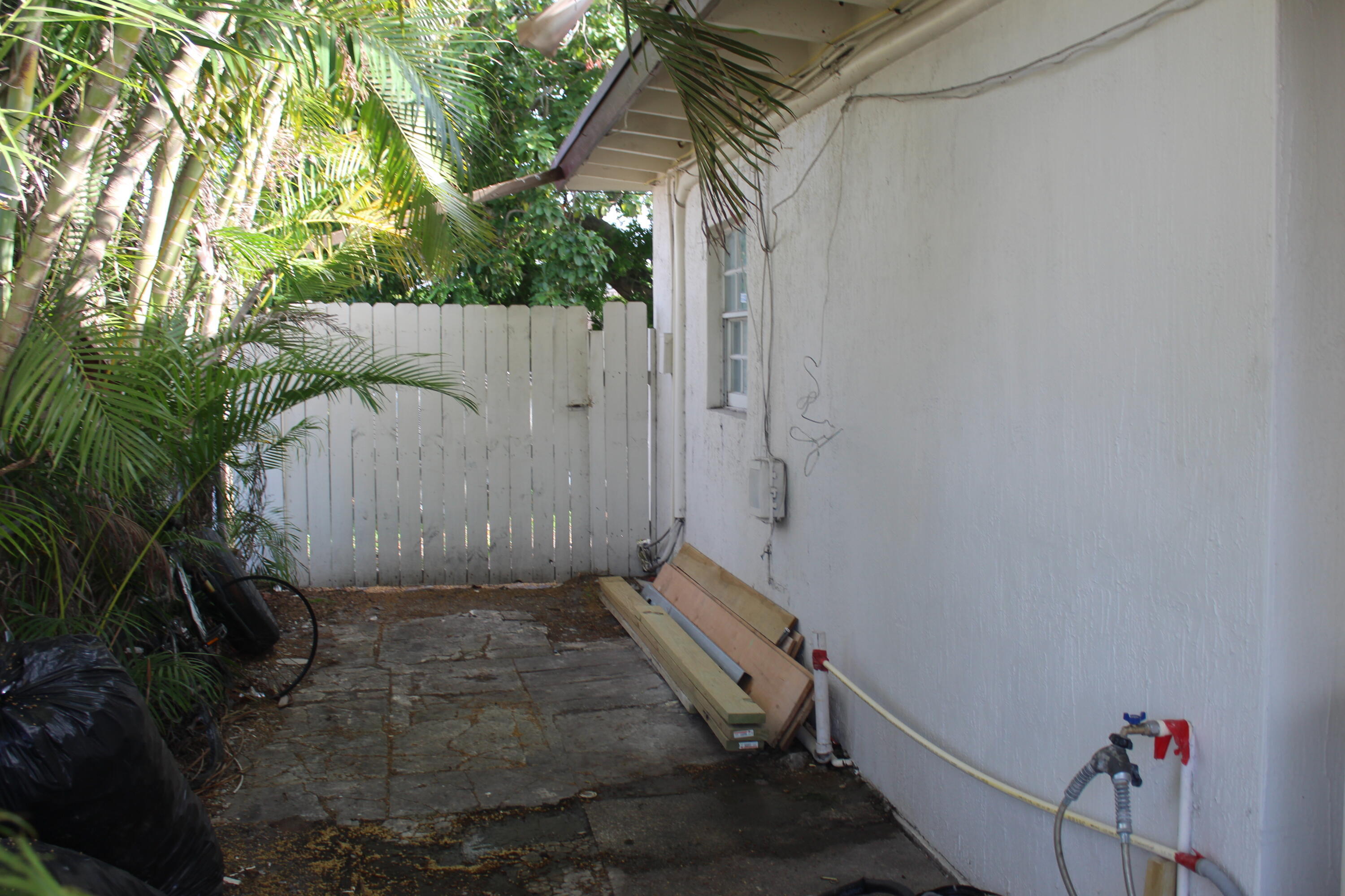 4434 Venus Avenue C Property Photo 10
