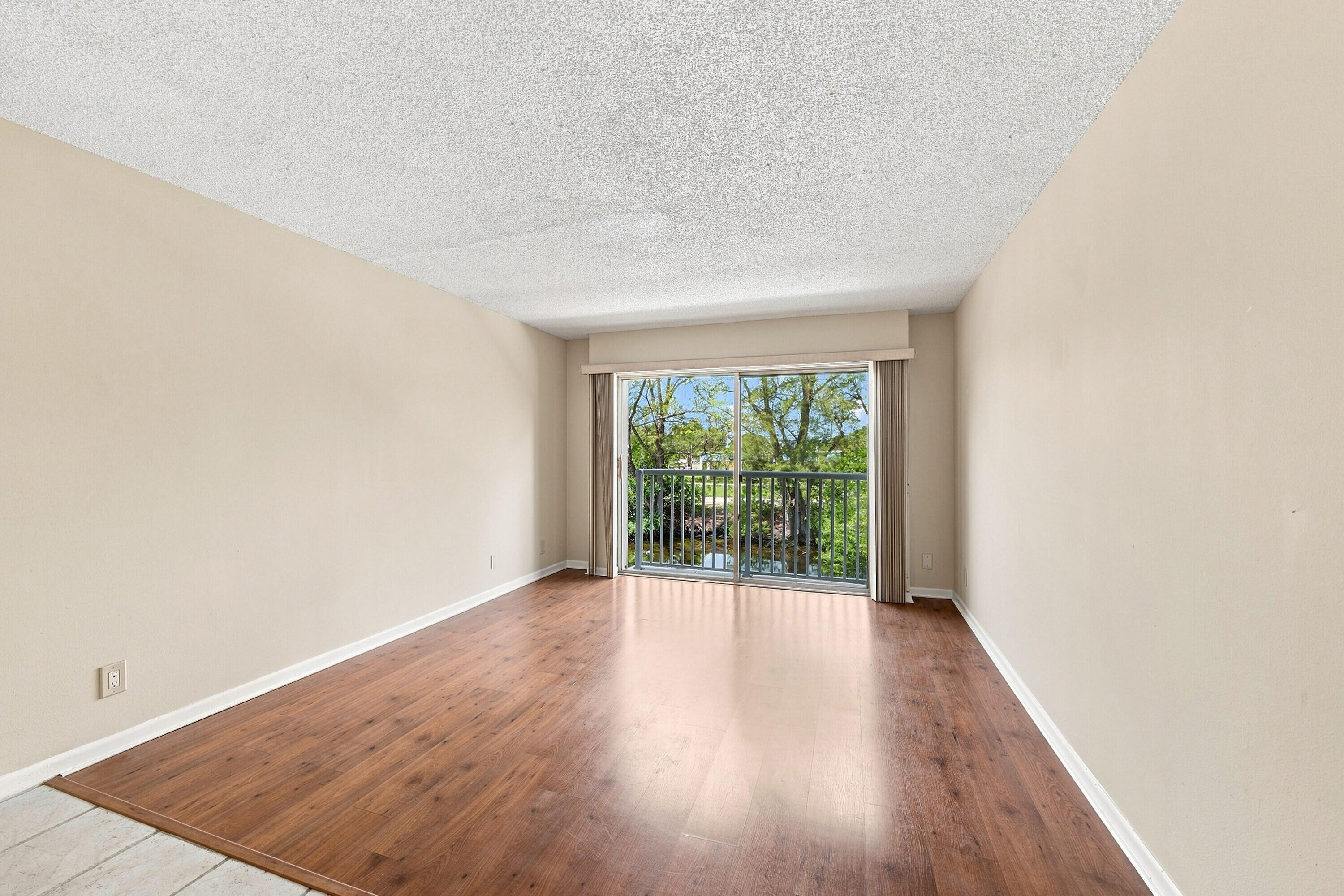 5951 Ne 14th Lane 204n Property Photo 28