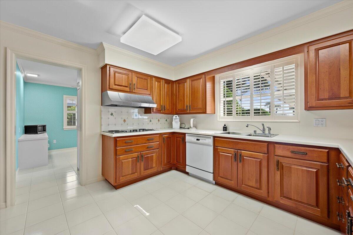 1000 Country Club Drive Property Photo 12