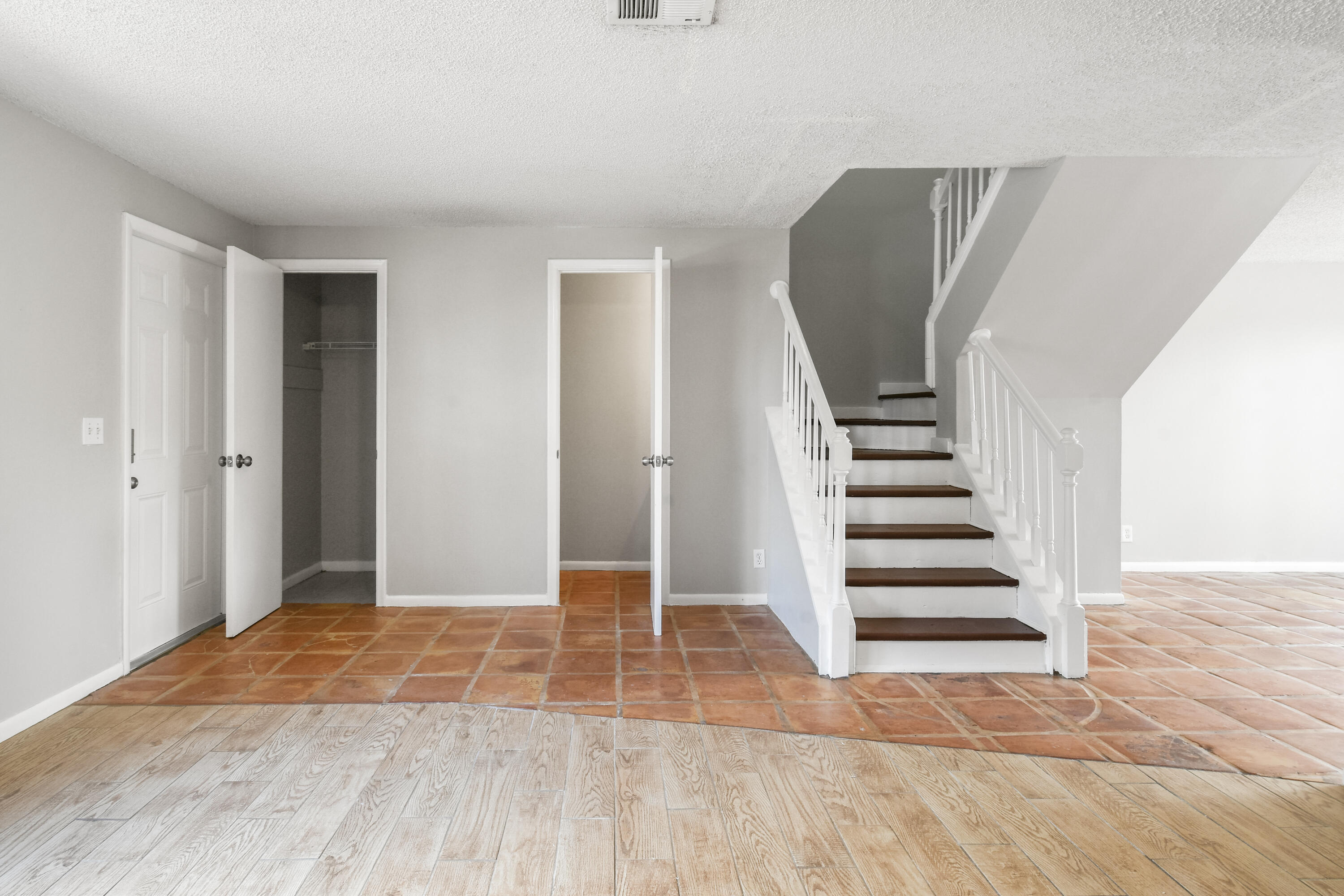 110 Old English Court Property Photo 3