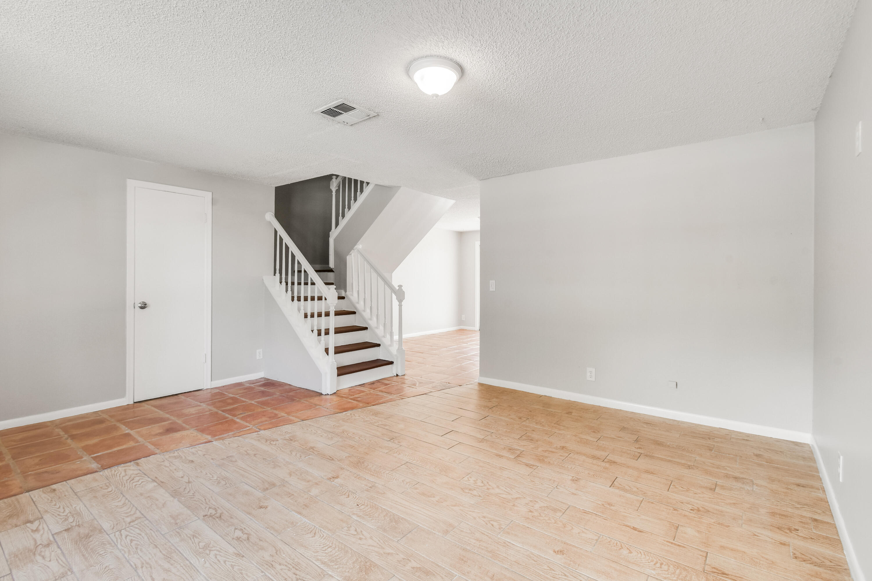 110 Old English Court Property Photo 6