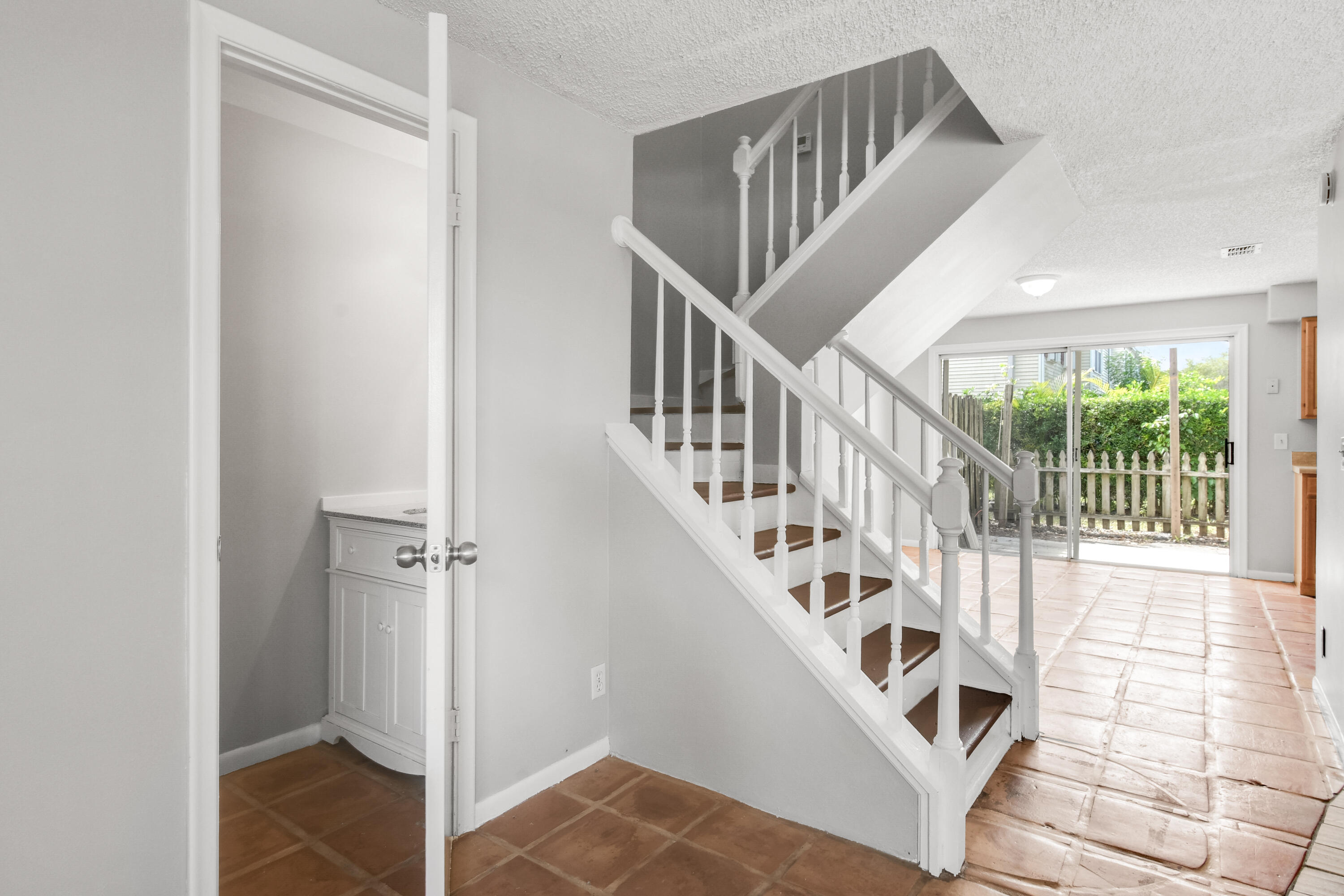 110 Old English Court Property Photo 7