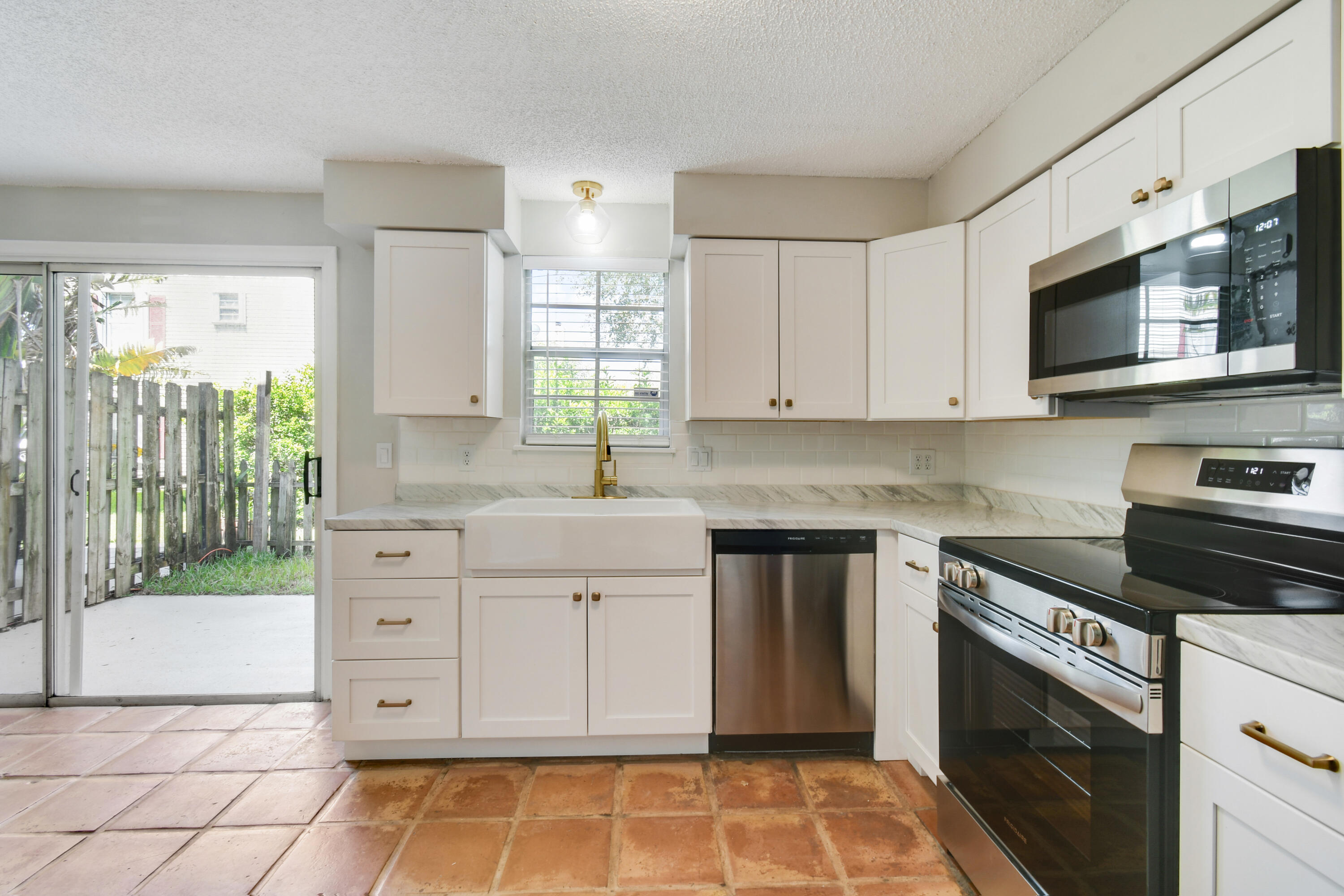 110 Old English Court Property Photo 8