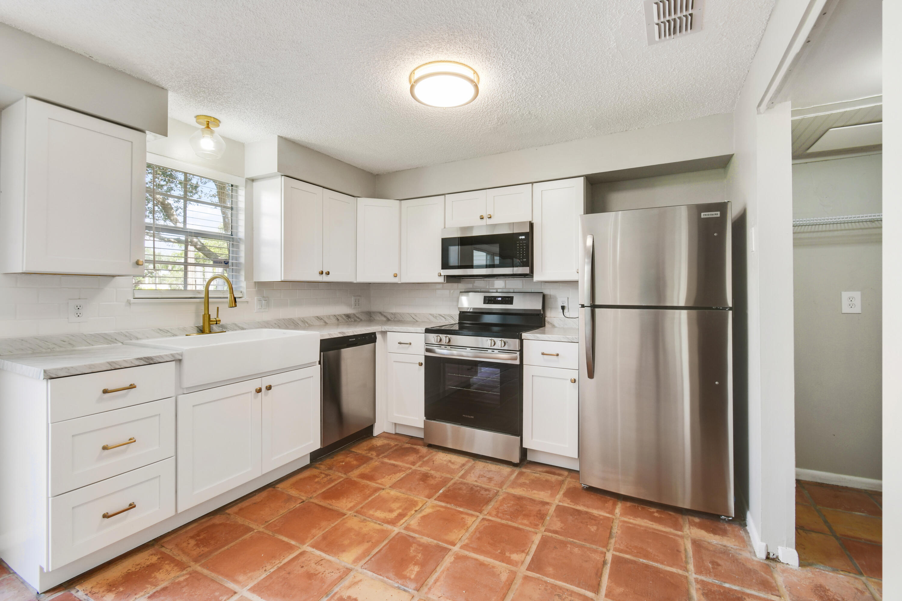 110 Old English Court Property Photo 11