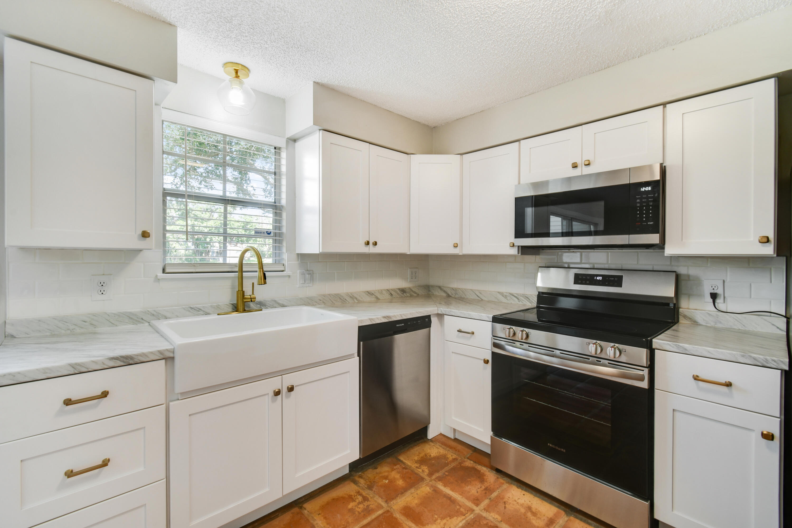 110 Old English Court Property Photo 12