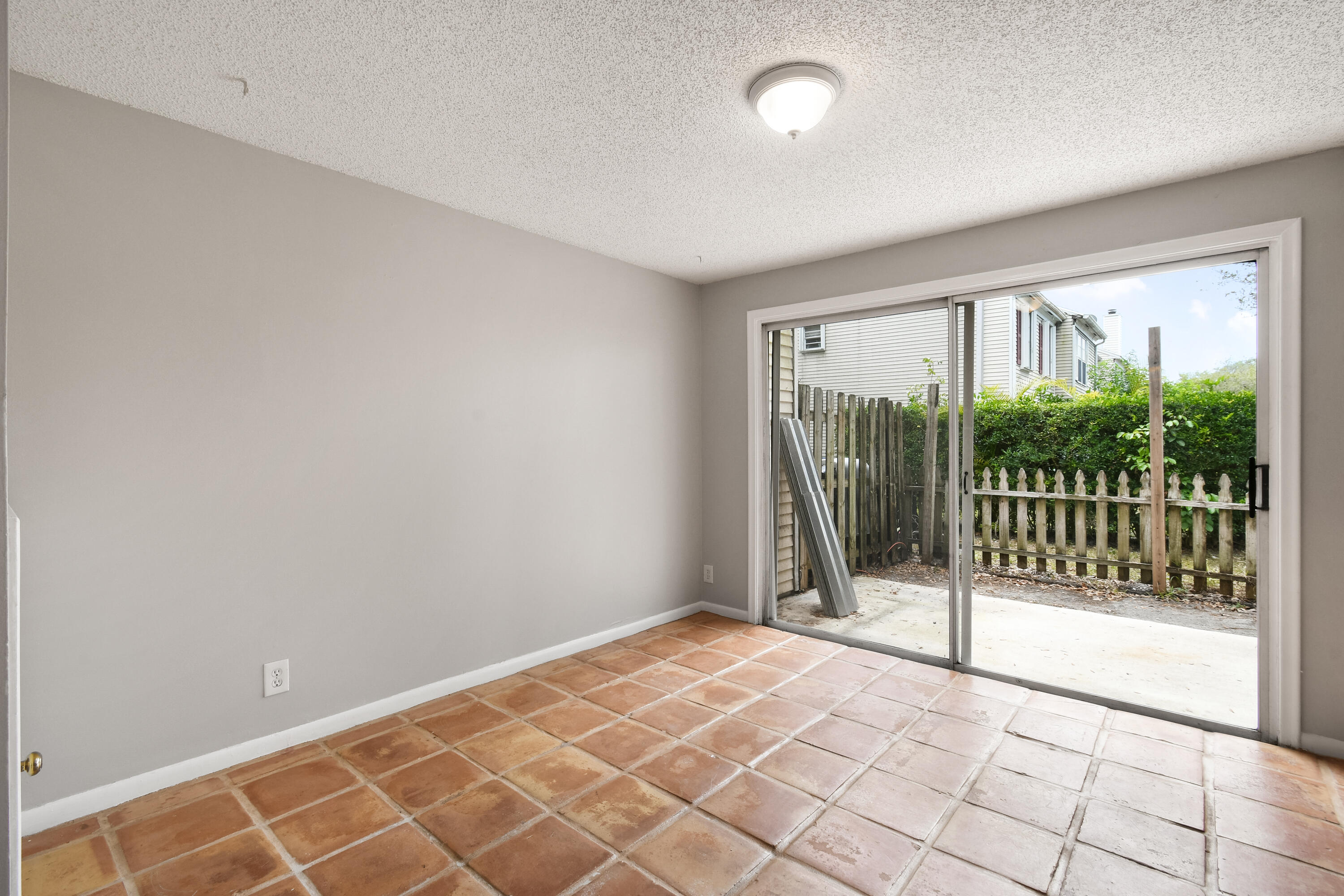 110 Old English Court Property Photo 13
