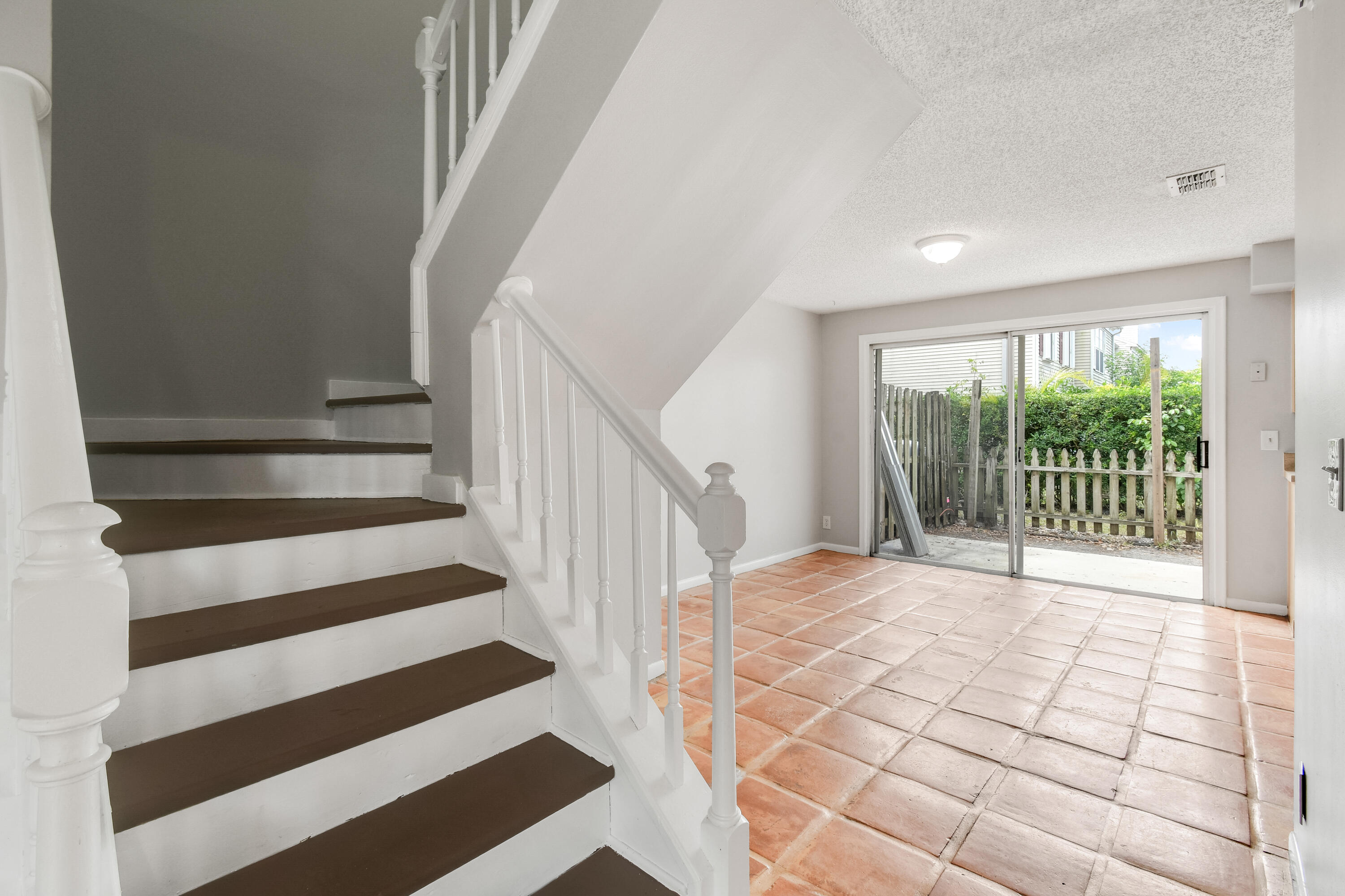 110 Old English Court Property Photo 15