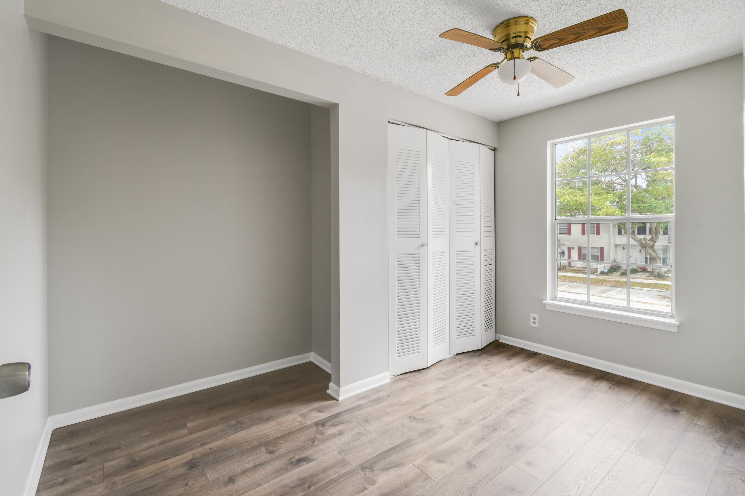 110 Old English Court Property Photo 17