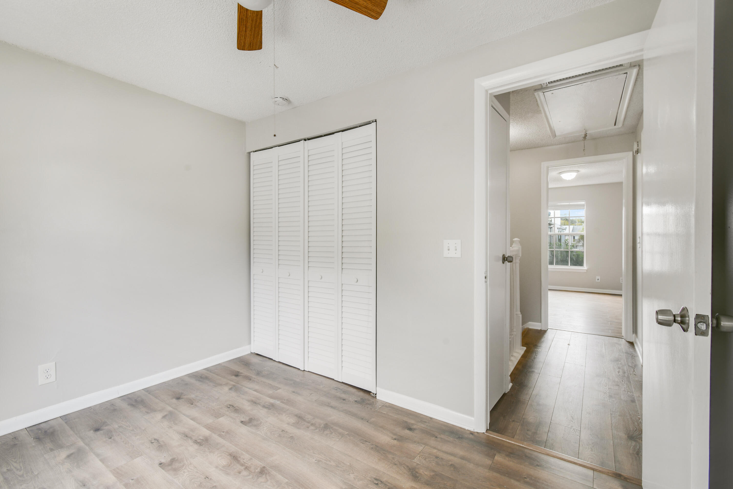 110 Old English Court Property Photo 18