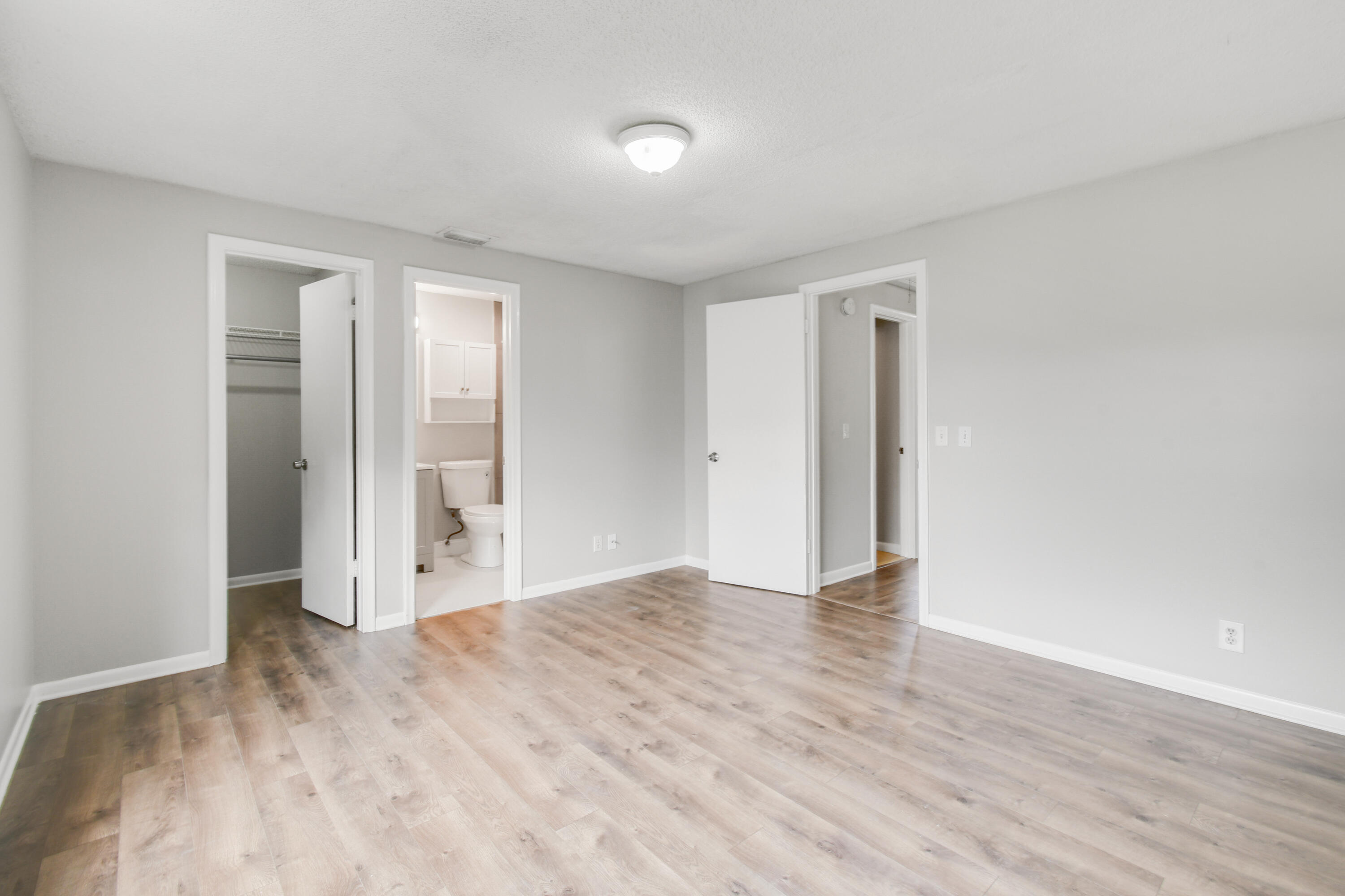 110 Old English Court Property Photo 19