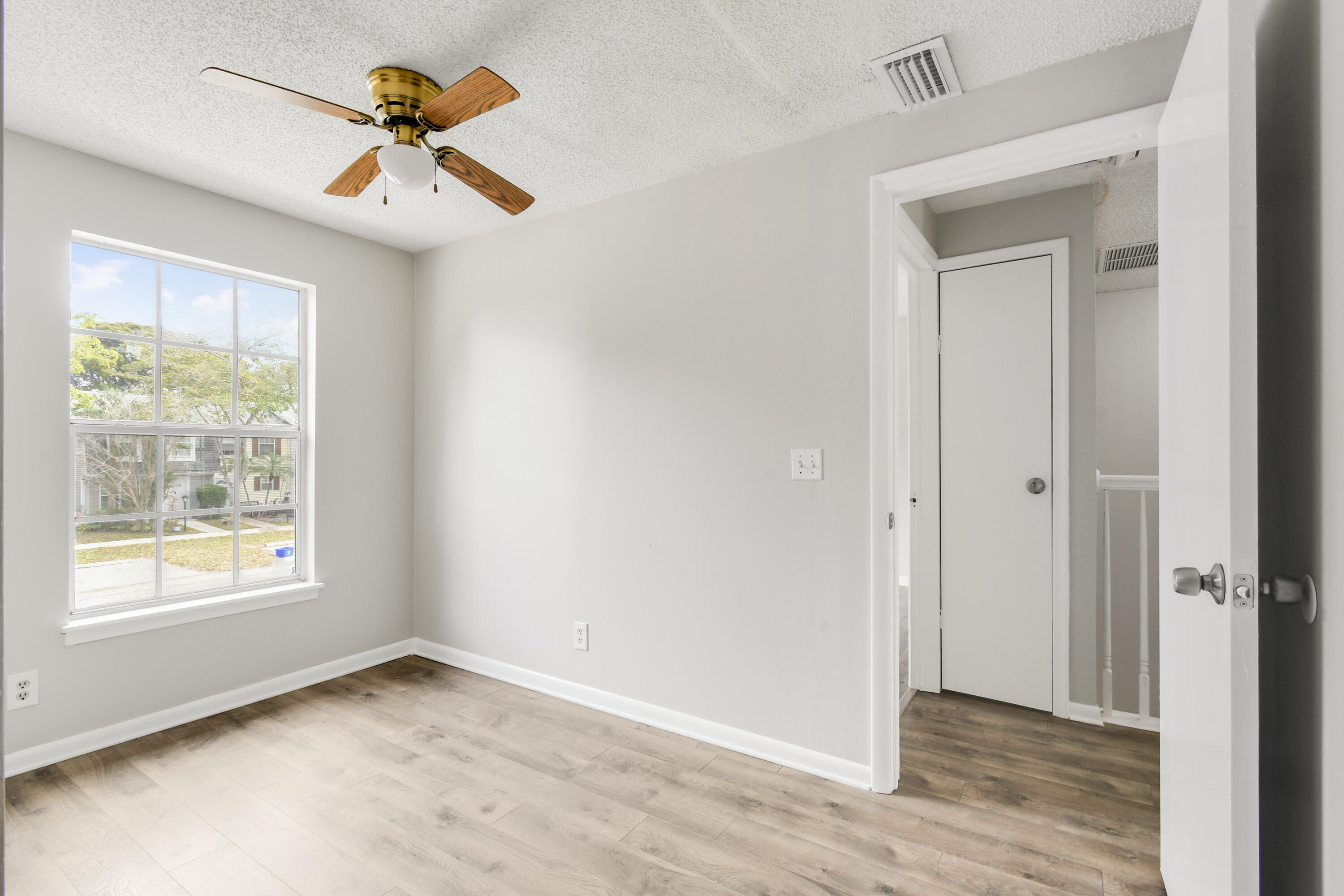 110 Old English Court Property Photo 21