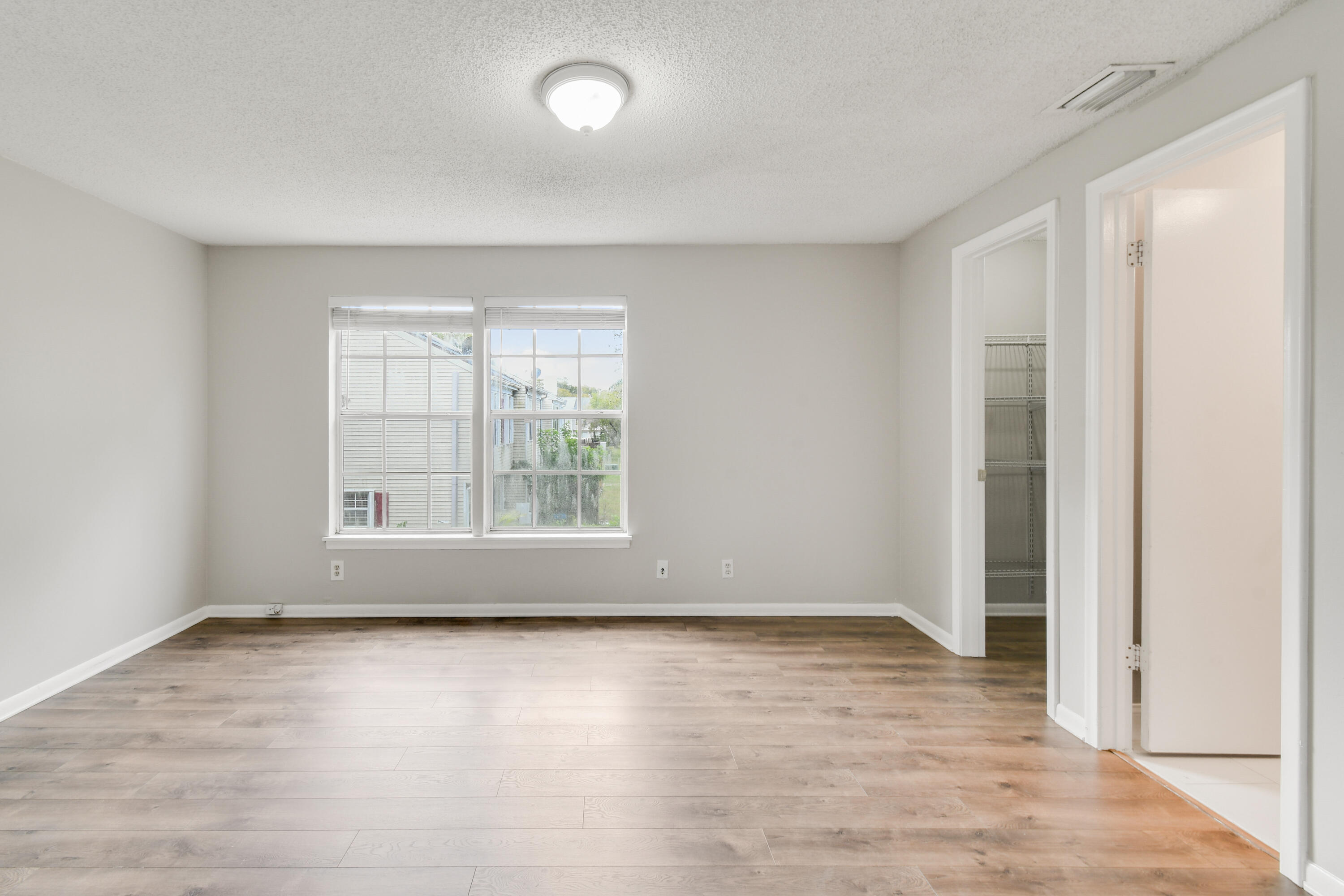 110 Old English Court Property Photo 23