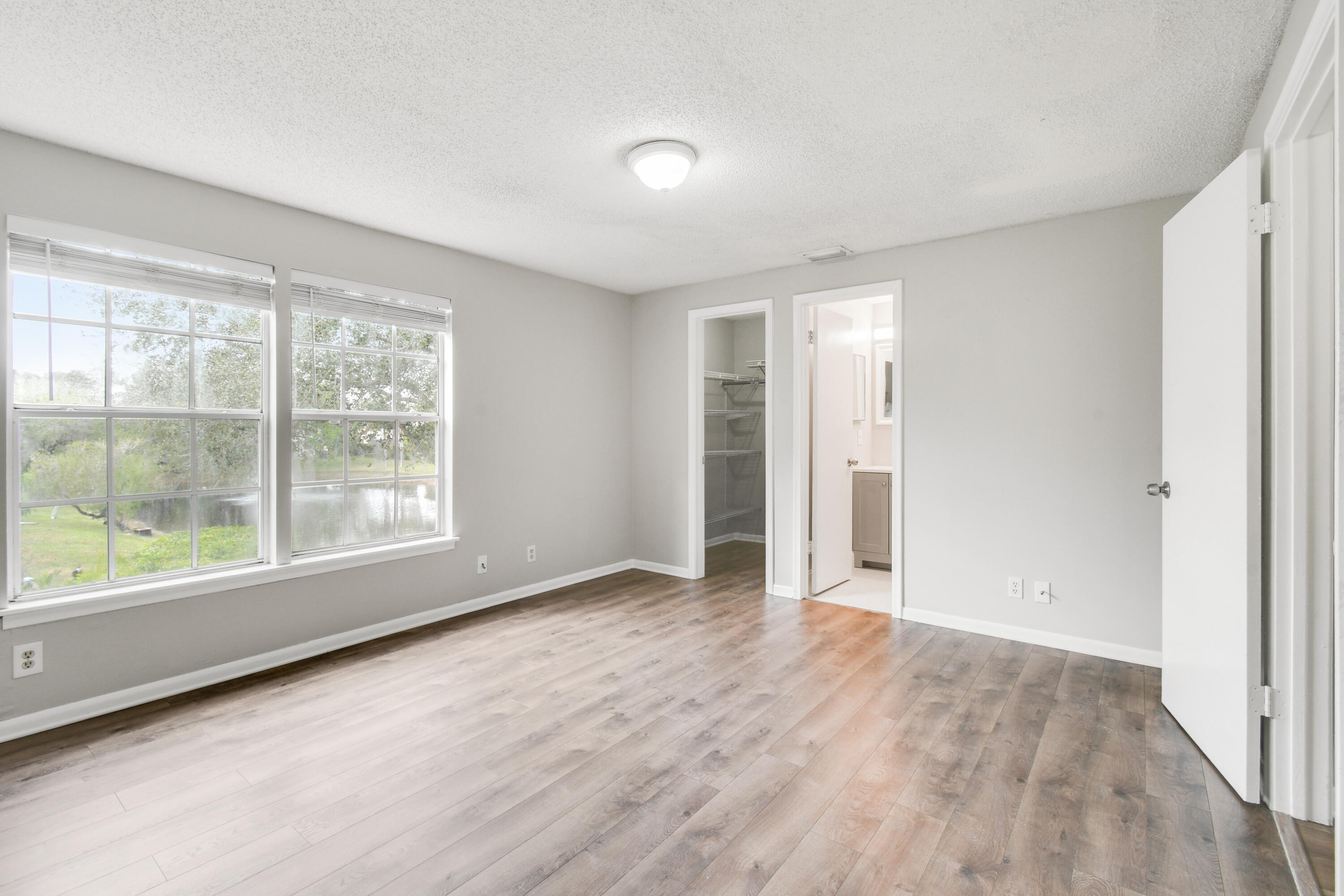110 Old English Court Property Photo 24