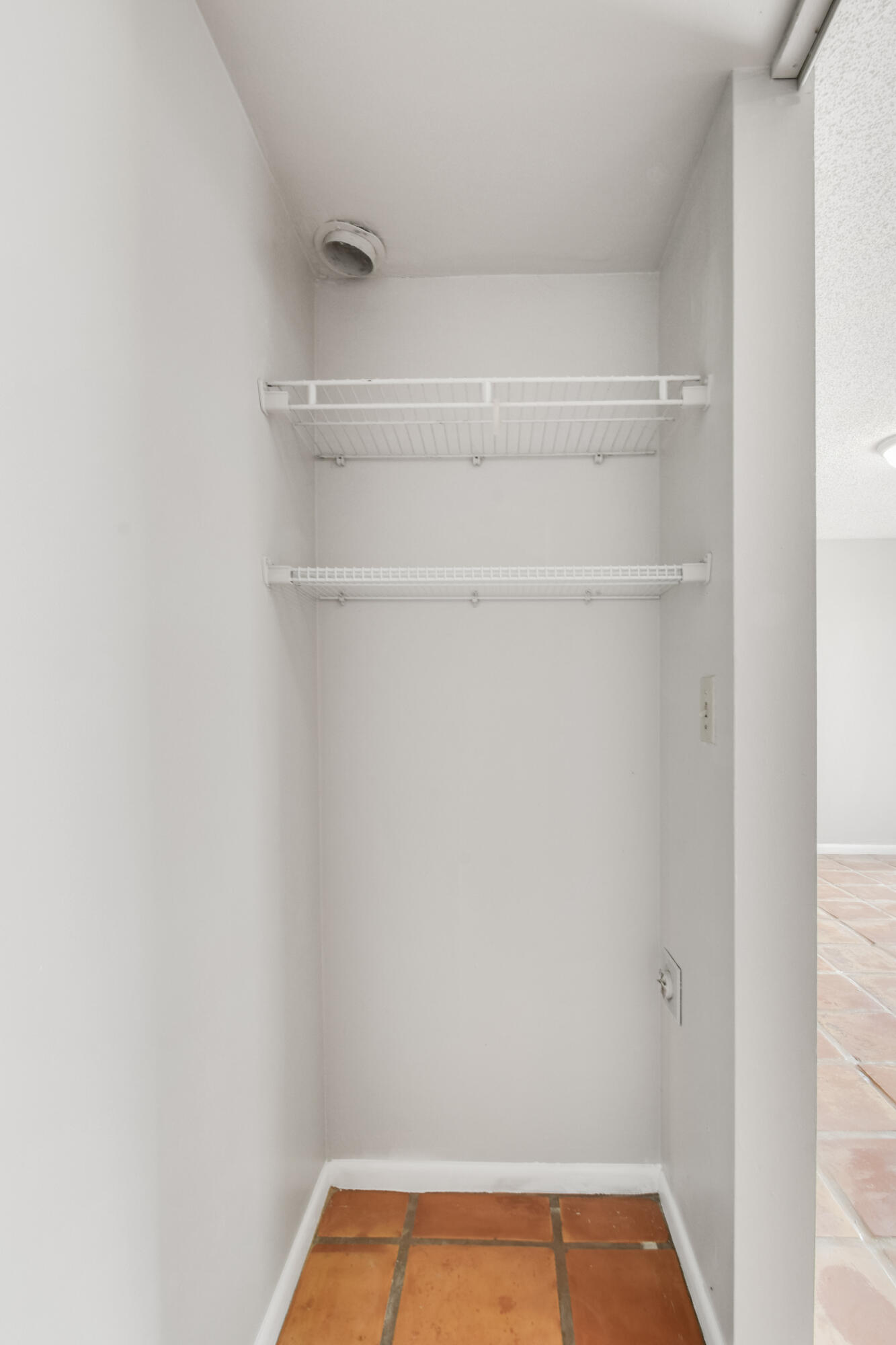 110 Old English Court Property Photo 25
