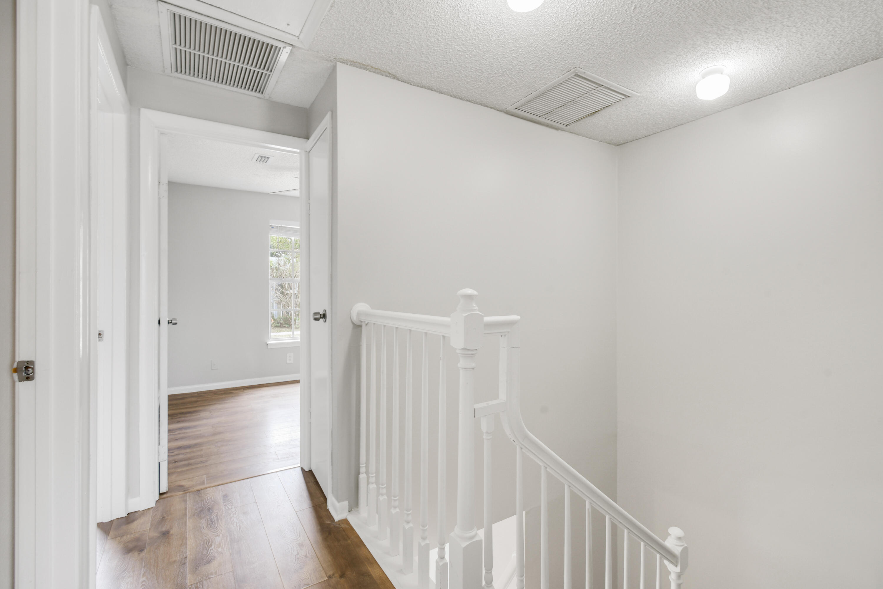 110 Old English Court Property Photo 28
