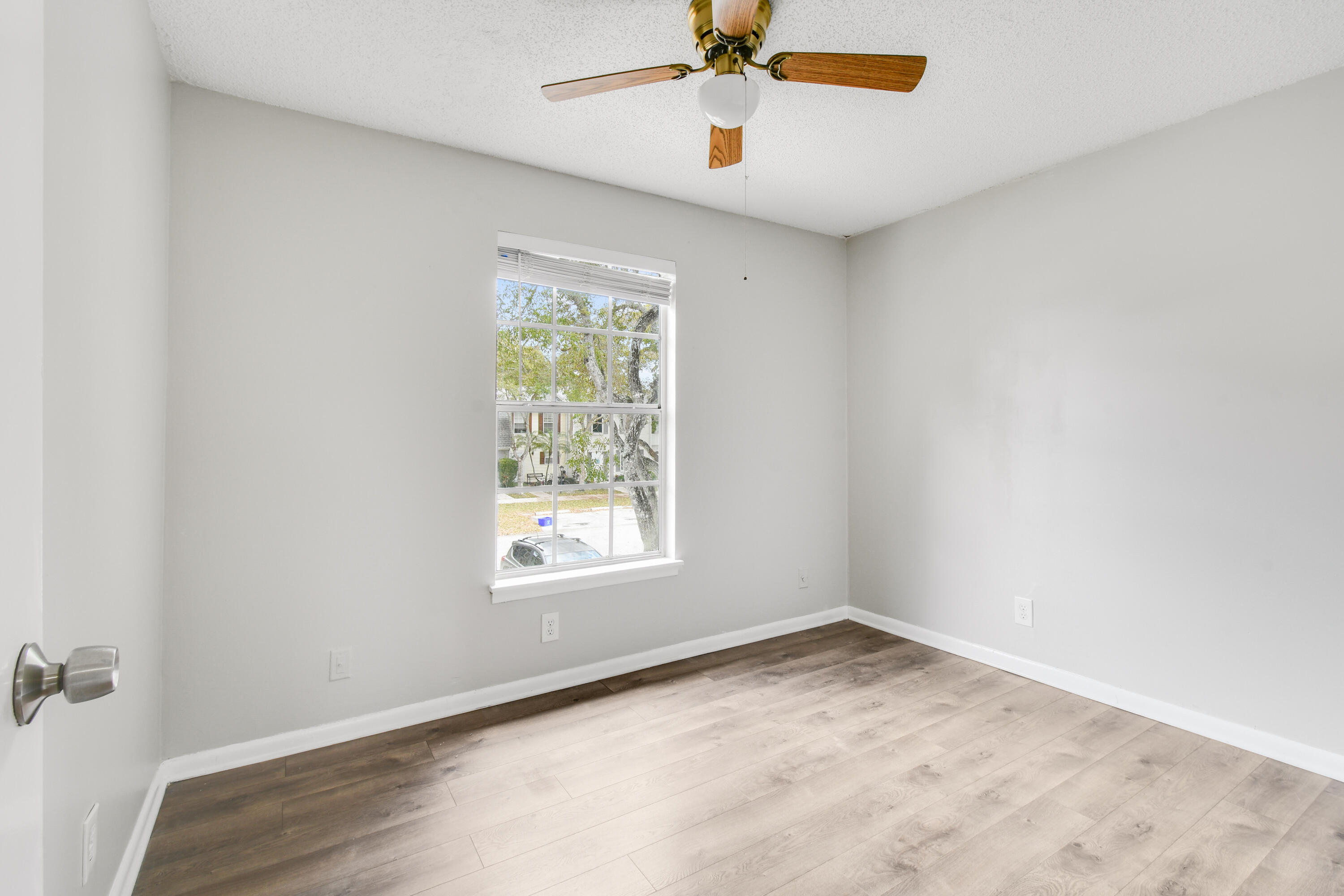 110 Old English Court Property Photo 29