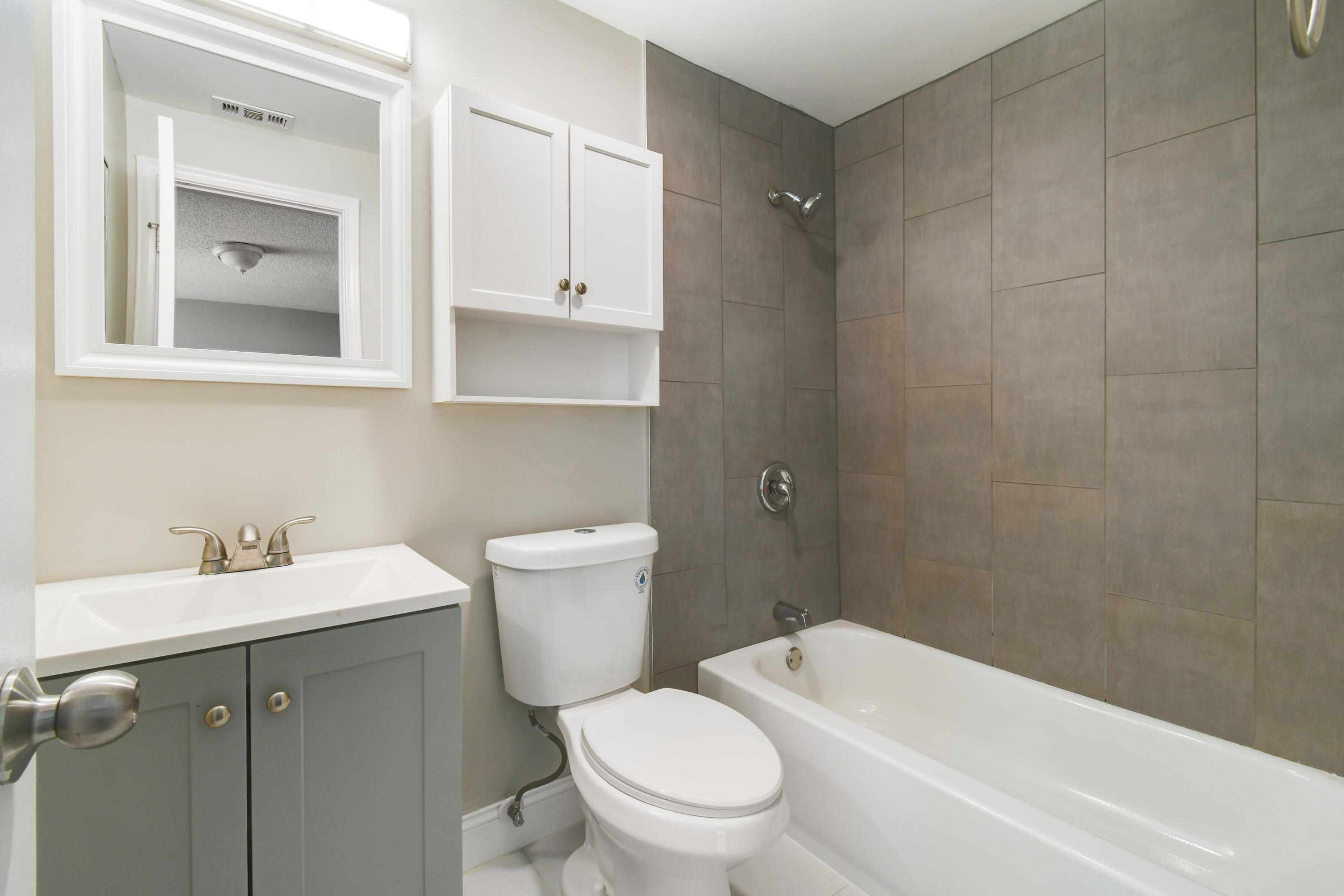 110 Old English Court Property Photo 30