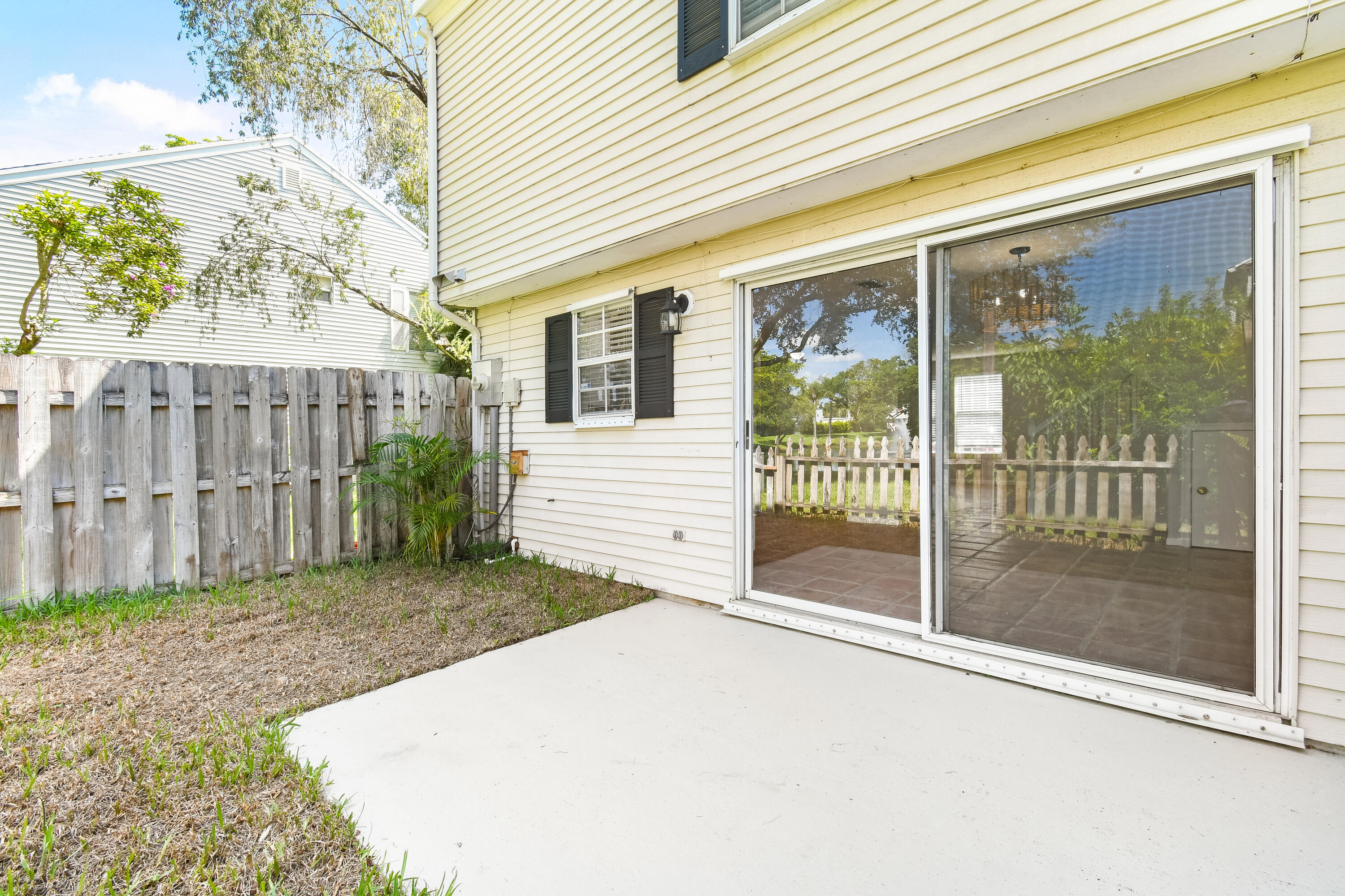 110 Old English Court Property Photo 33