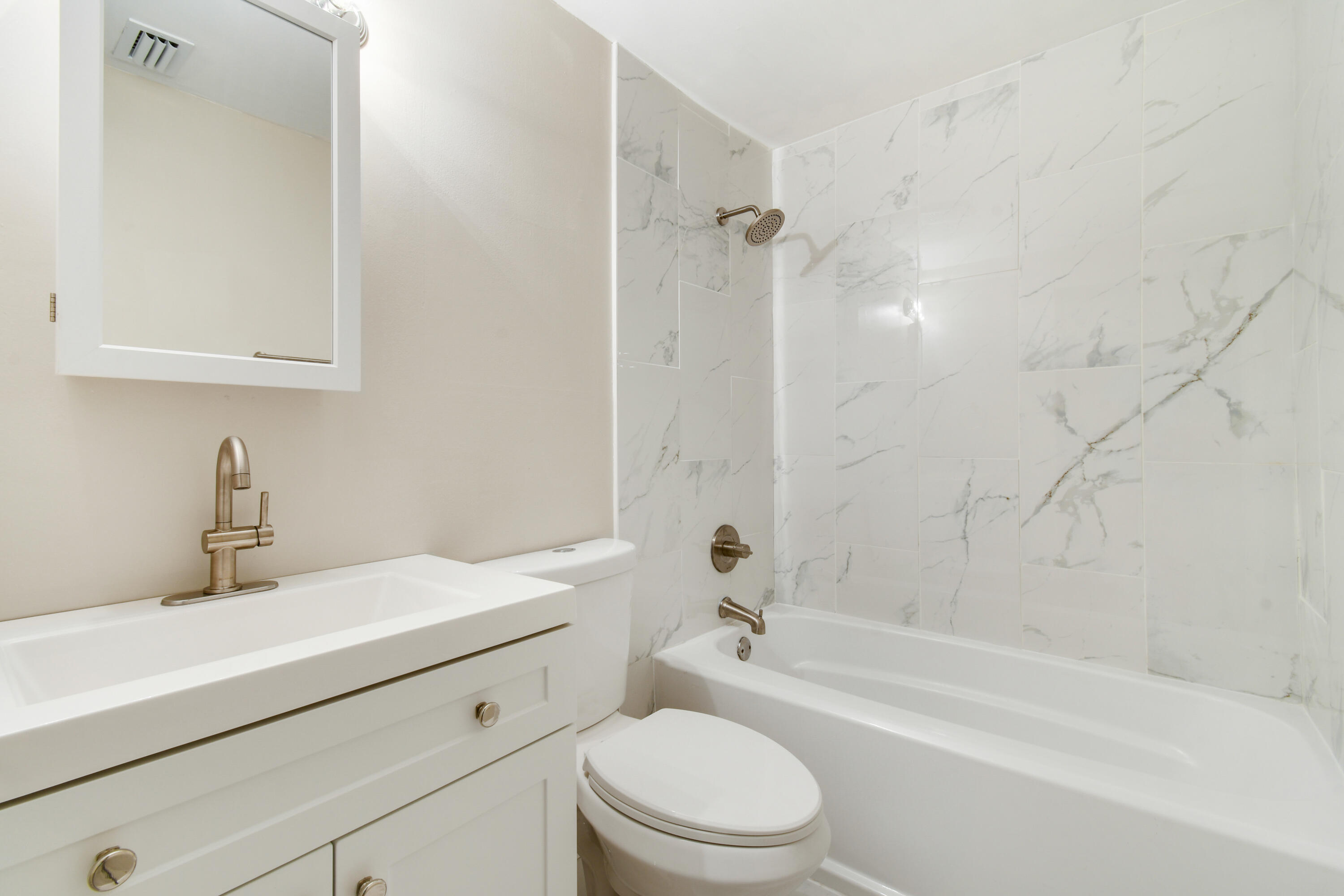 110 Old English Court Property Photo 34