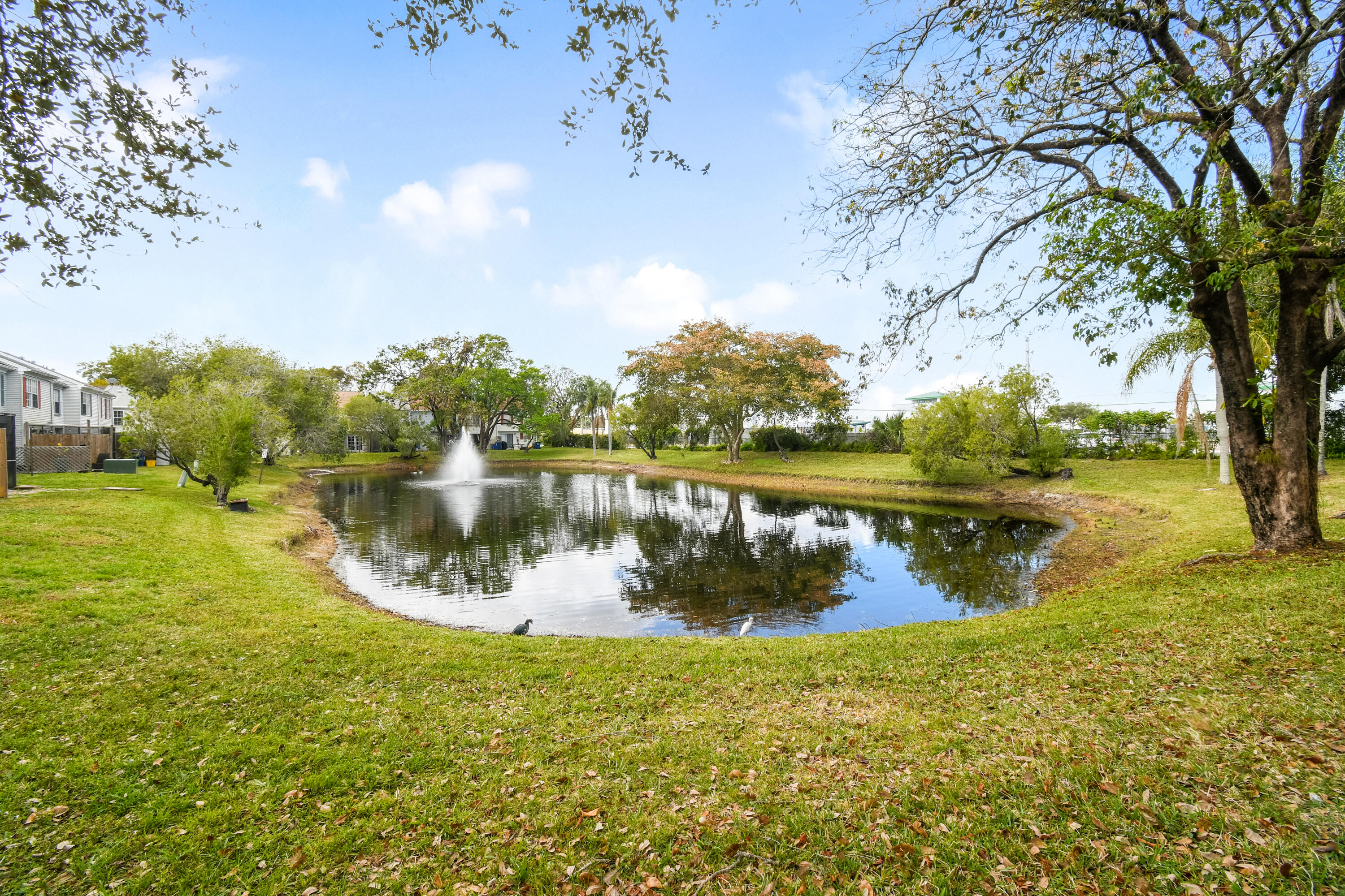110 Old English Court Property Photo 35