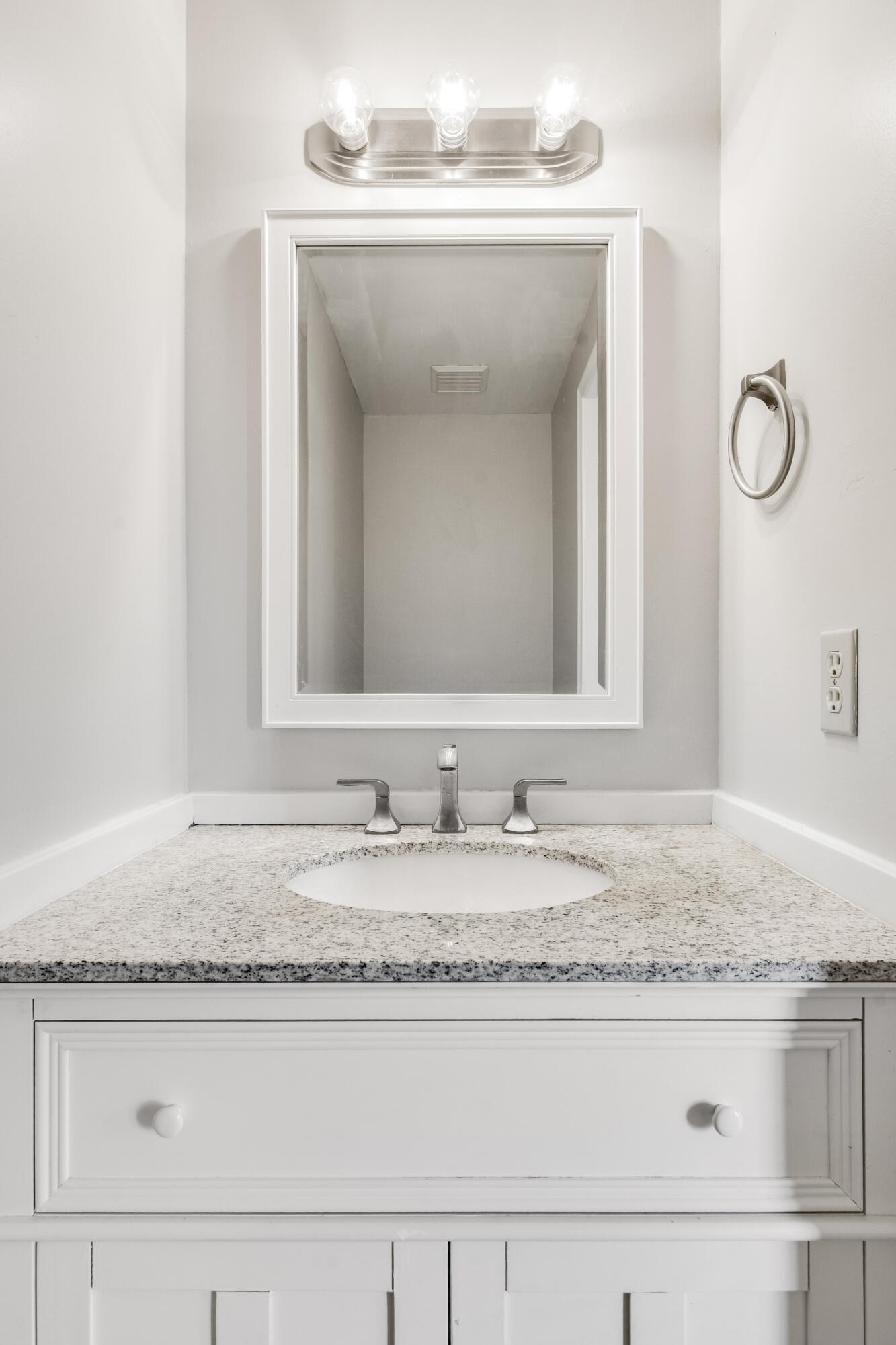 110 Old English Court Property Photo 36