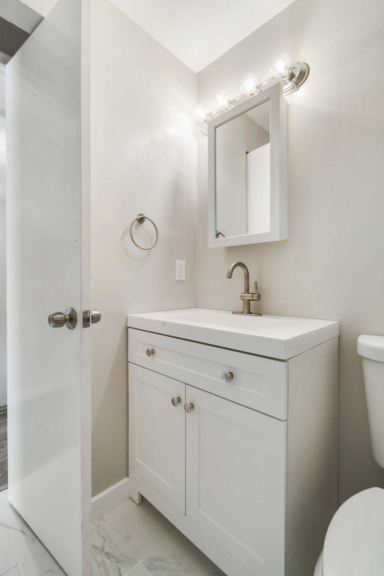 110 Old English Court Property Photo 37
