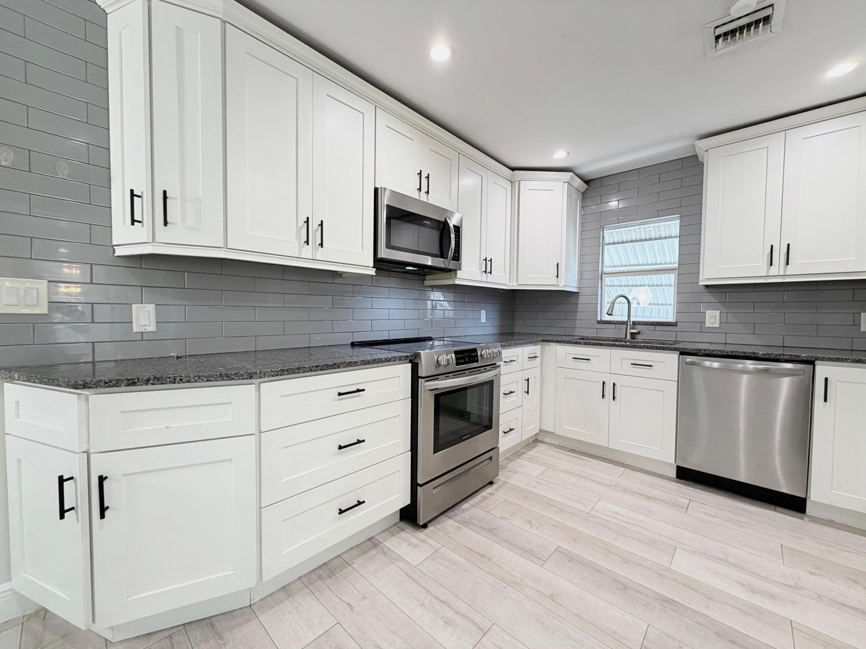 528 N J Street Property Photo 1
