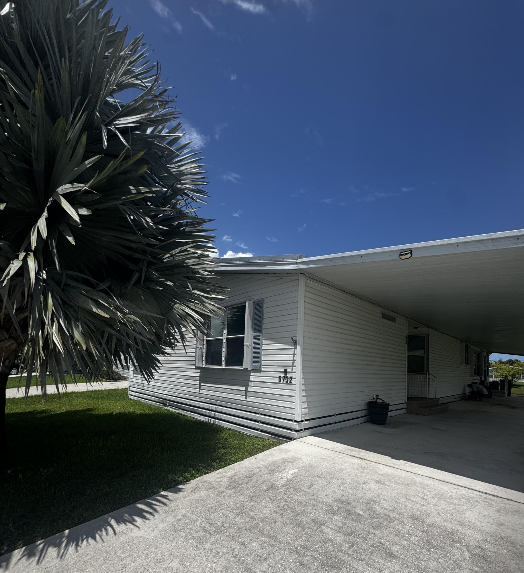 6732 Sinsonte Court Property Photo 1