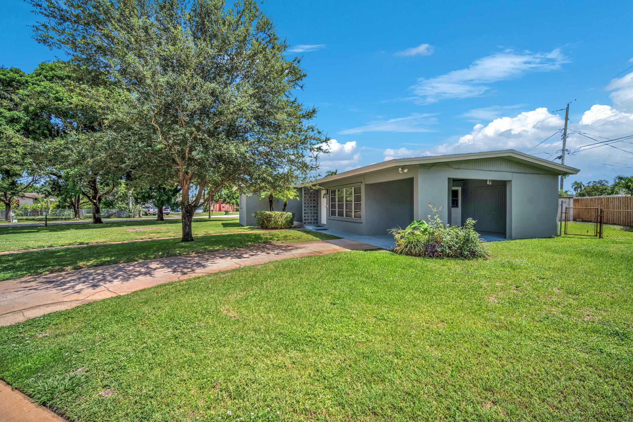 145 Greenbrier Drive Property Photo 3