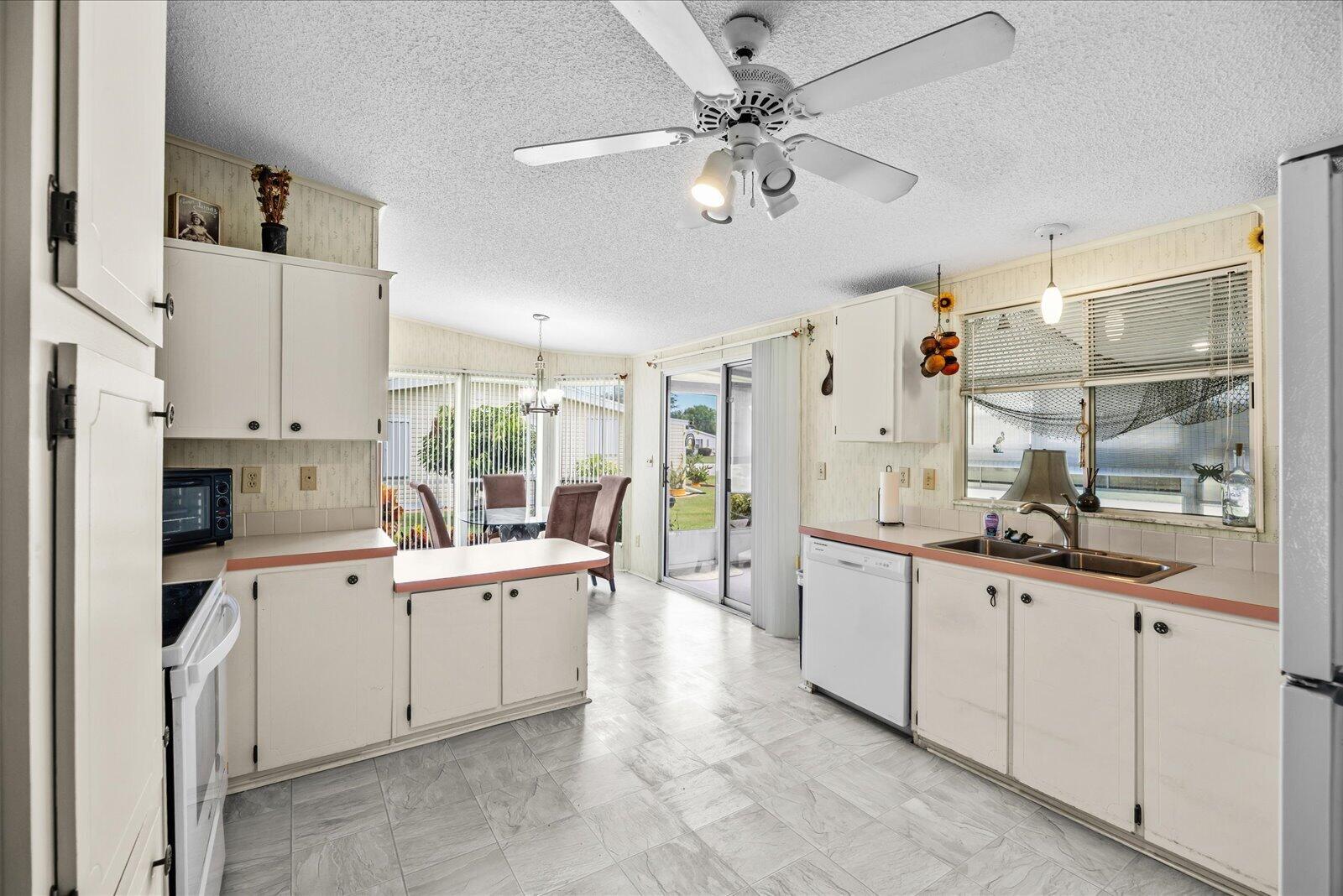 8498 Lavender Court Property Photo 9