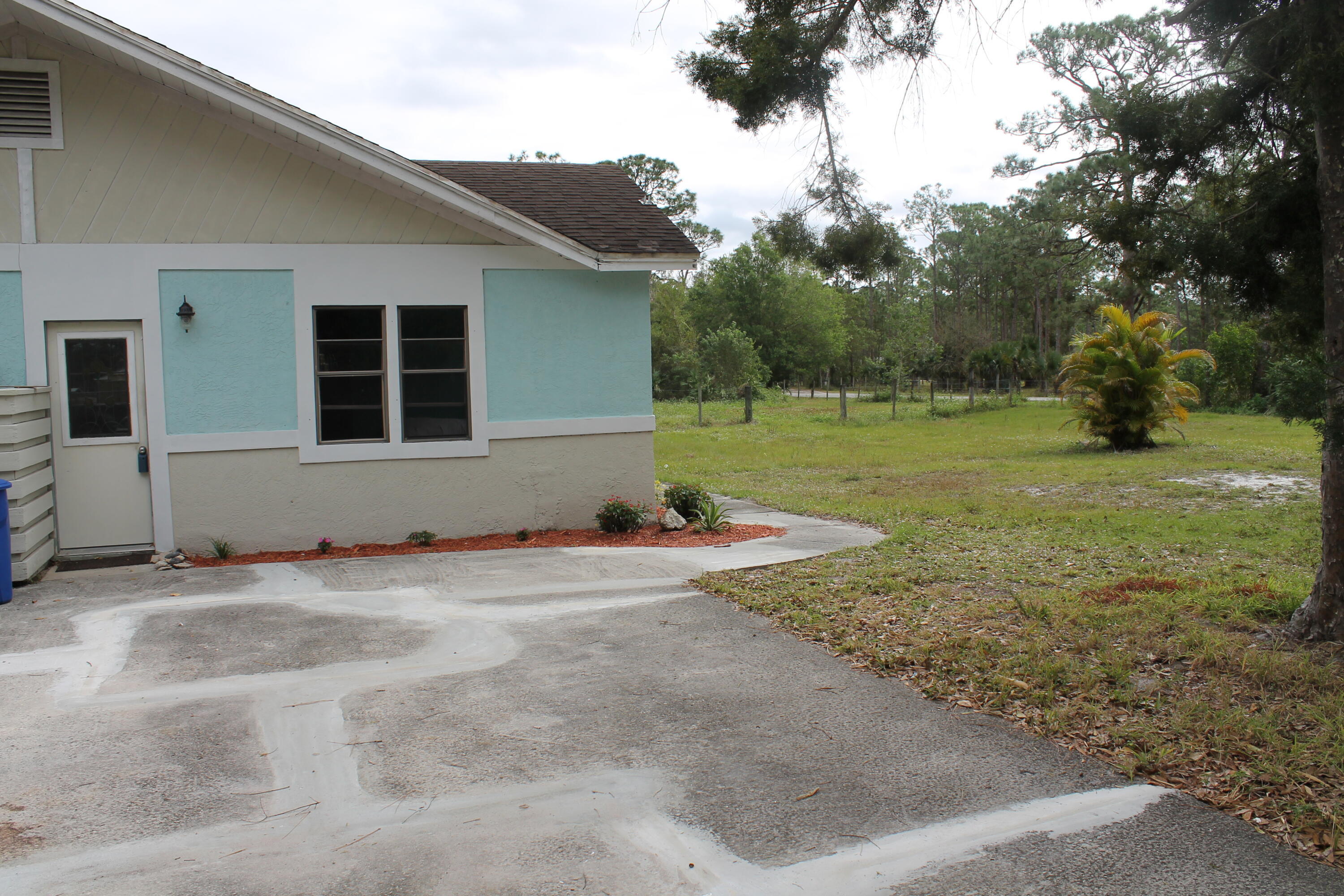 7003 Sw 39th Street Property Photo 4