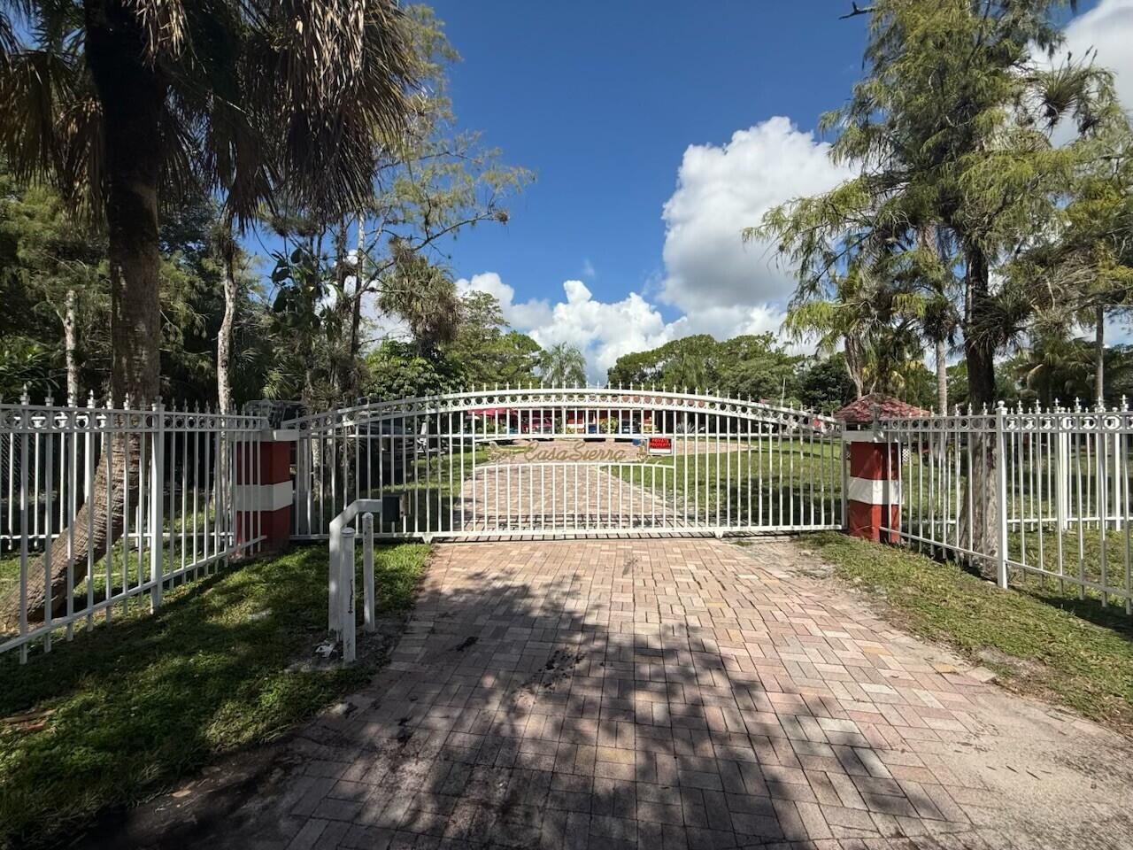 5800 PINETREE Road