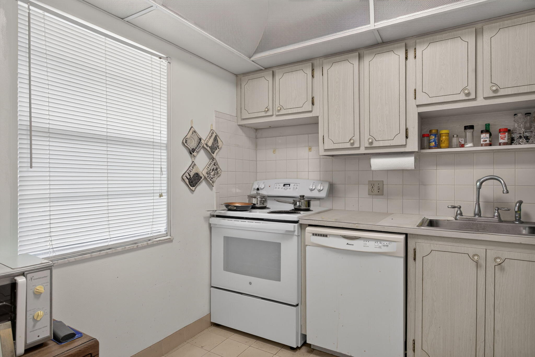 7827 Golf Cir Drive 301 Property Photo 28