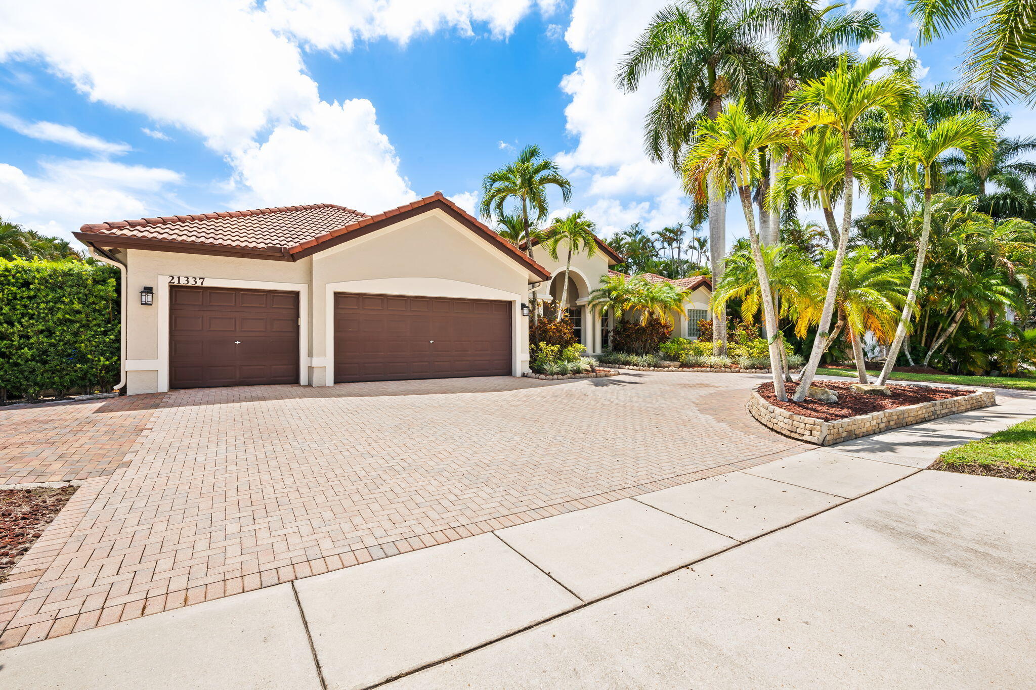 21337 Rock Ridge Drive Property Photo 3