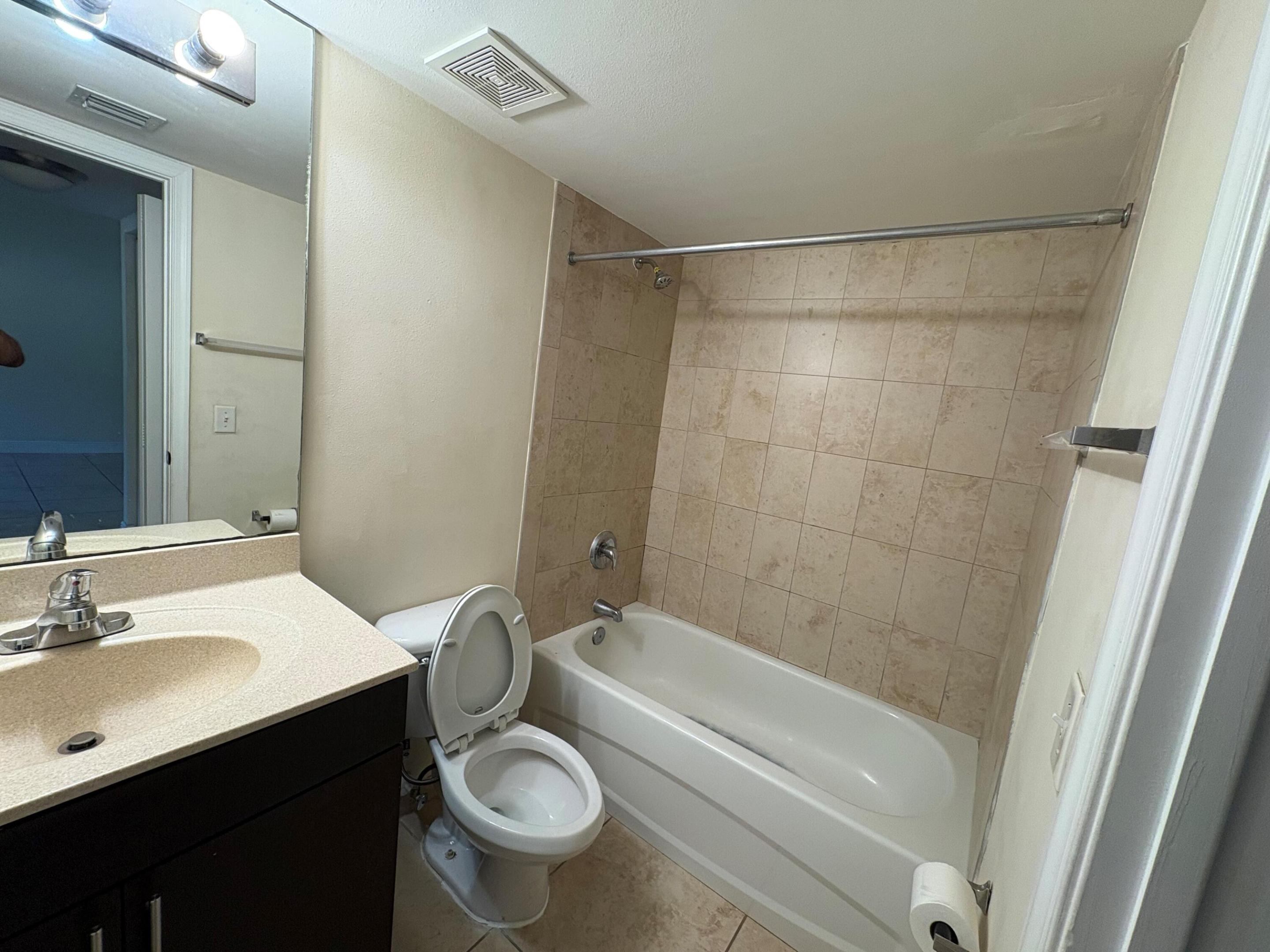 6235 Sw 47th Manor 202 Property Photo 5