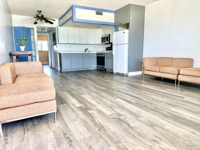 300 Oregon Street 408 Property Photo 8