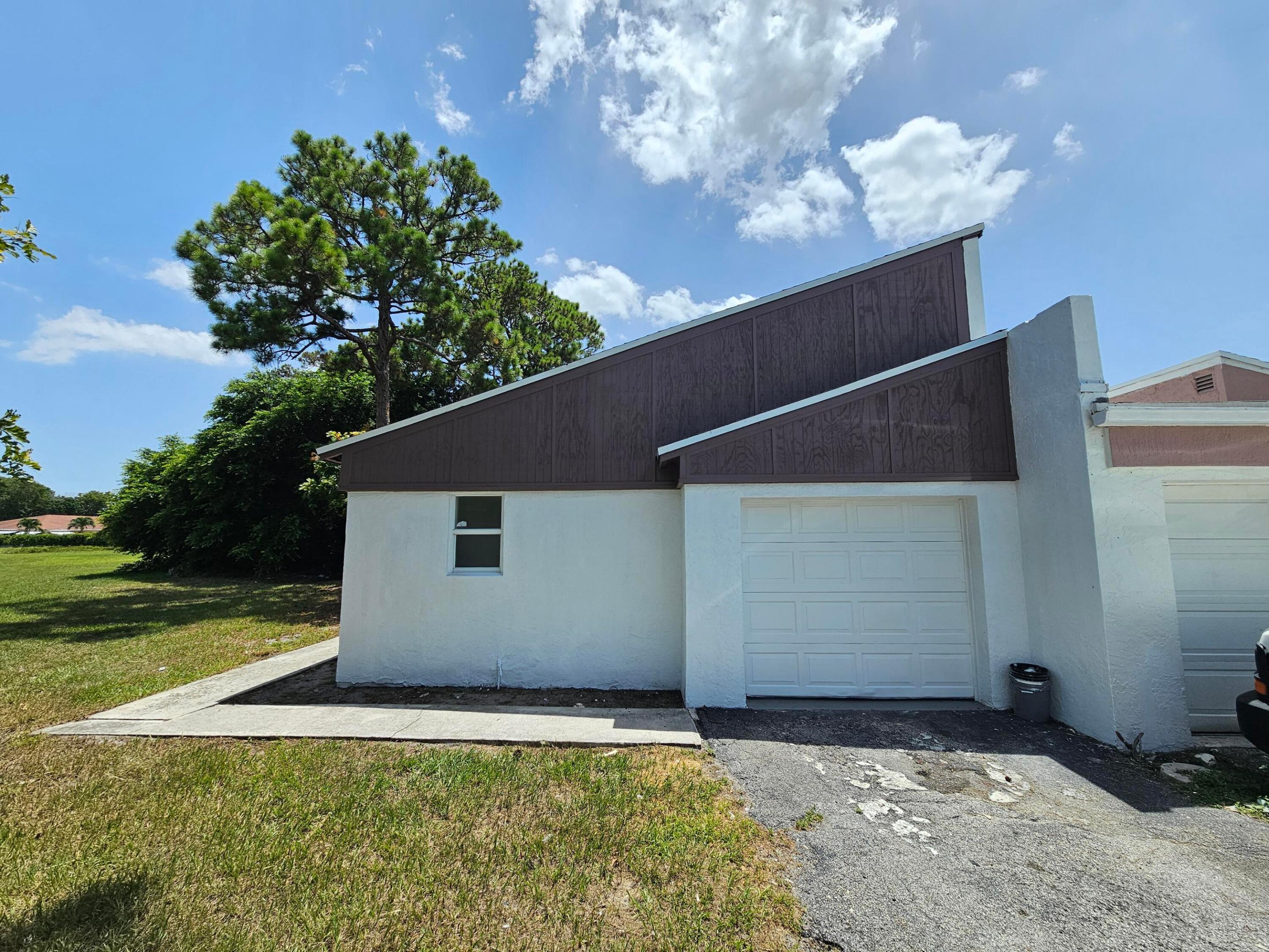 4824 NW 5TH Street