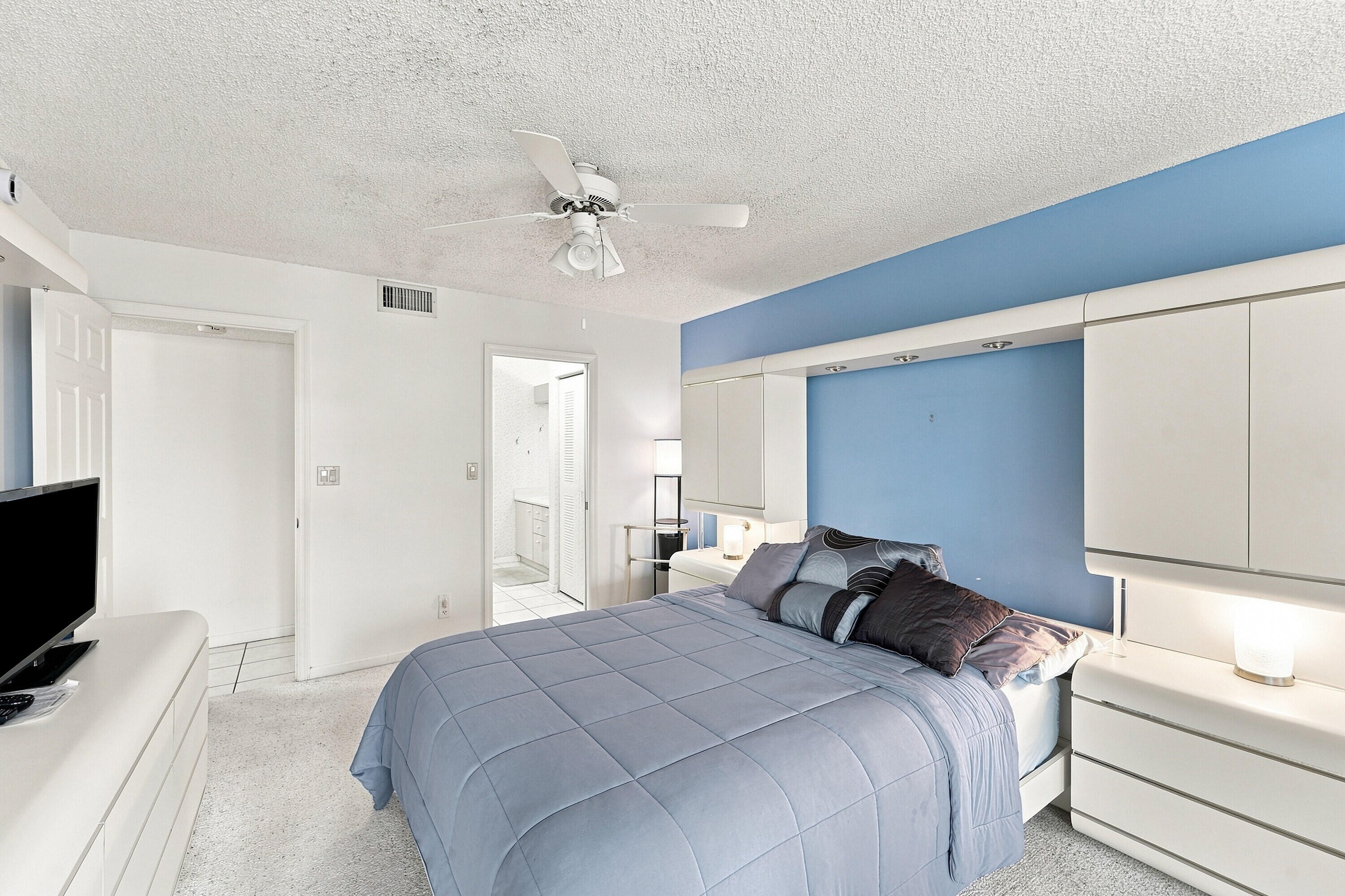 7254 Fairfax Drive 304 Property Photo 11