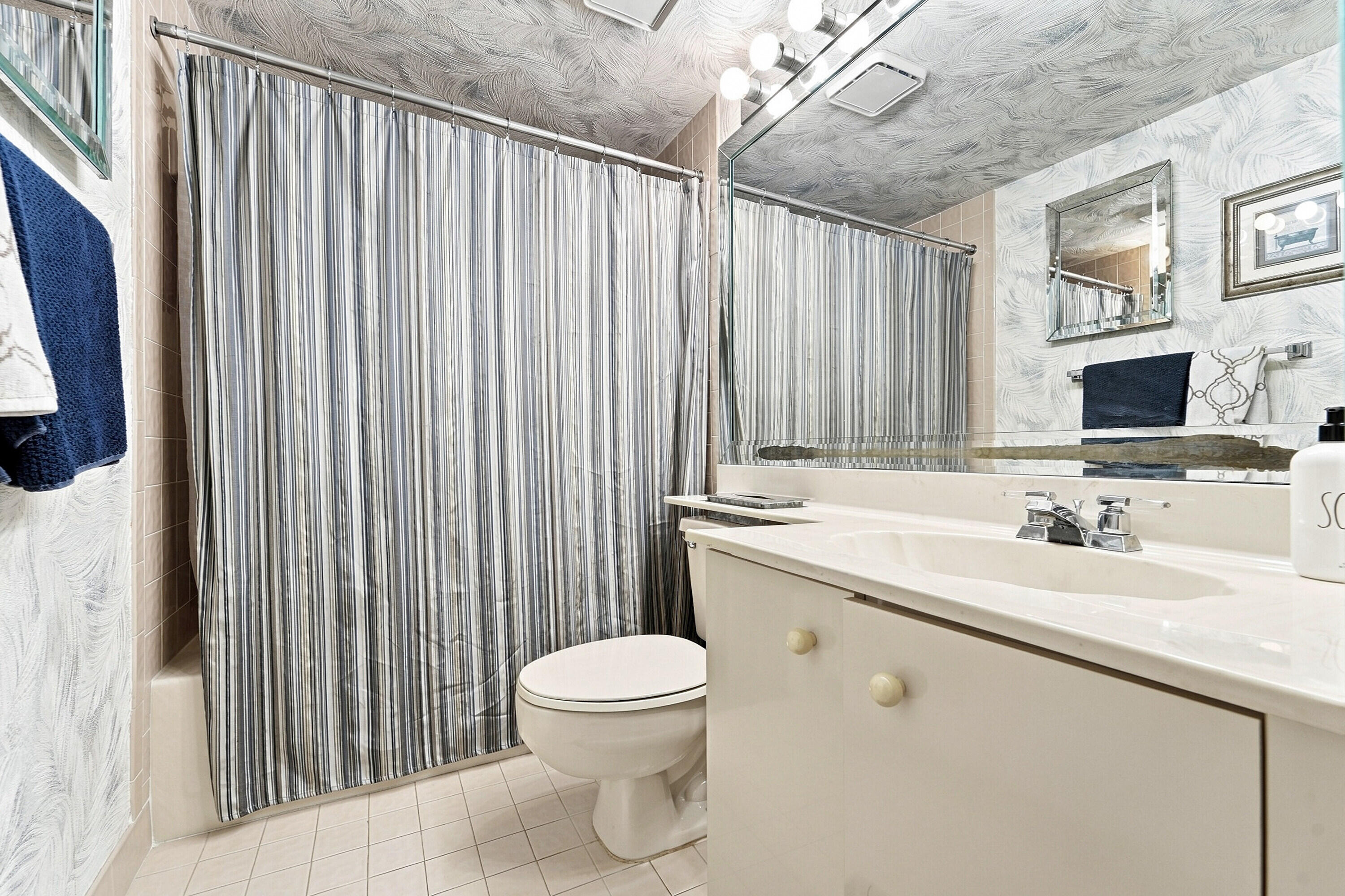 7254 Fairfax Drive 304 Property Photo 19
