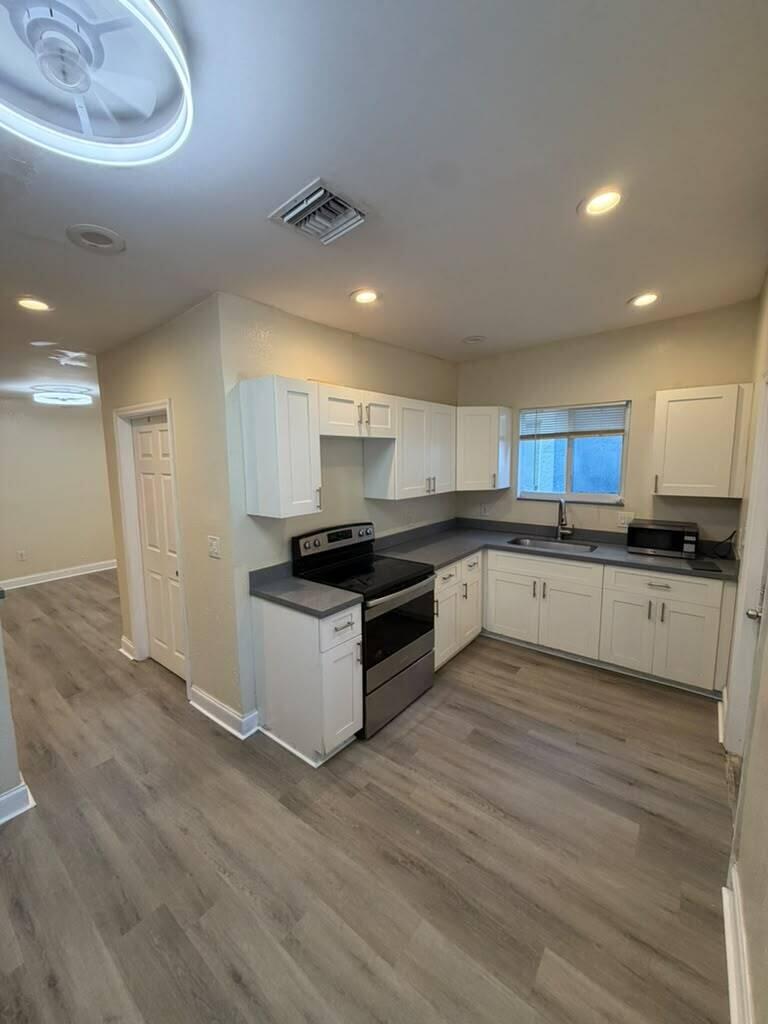 526 Nw 15th Way Property Photo 5