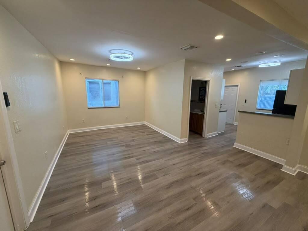 526 Nw 15th Way Property Photo 9