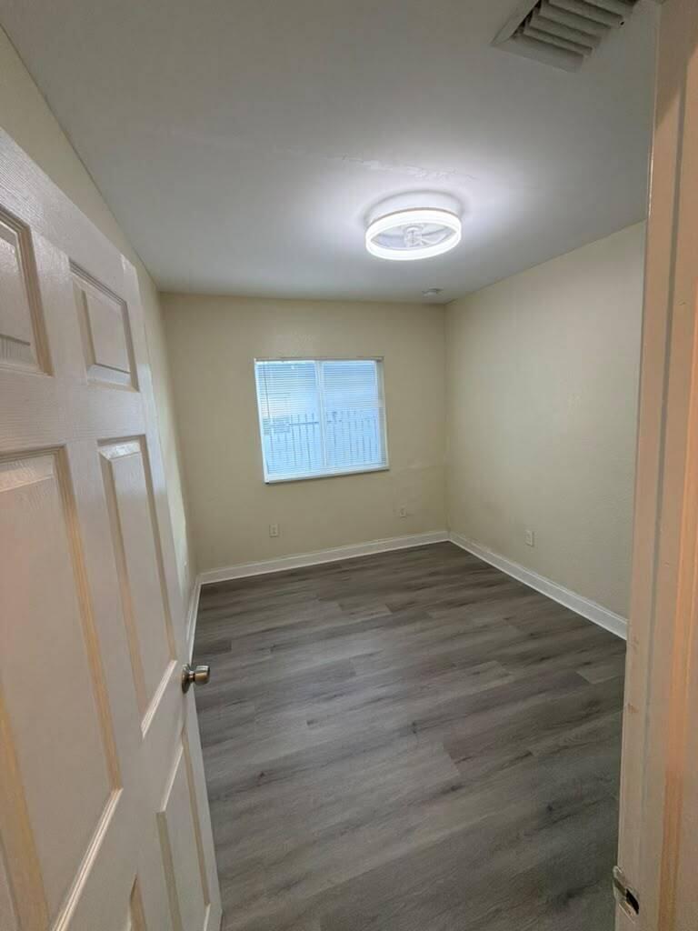 526 Nw 15th Way Property Photo 12
