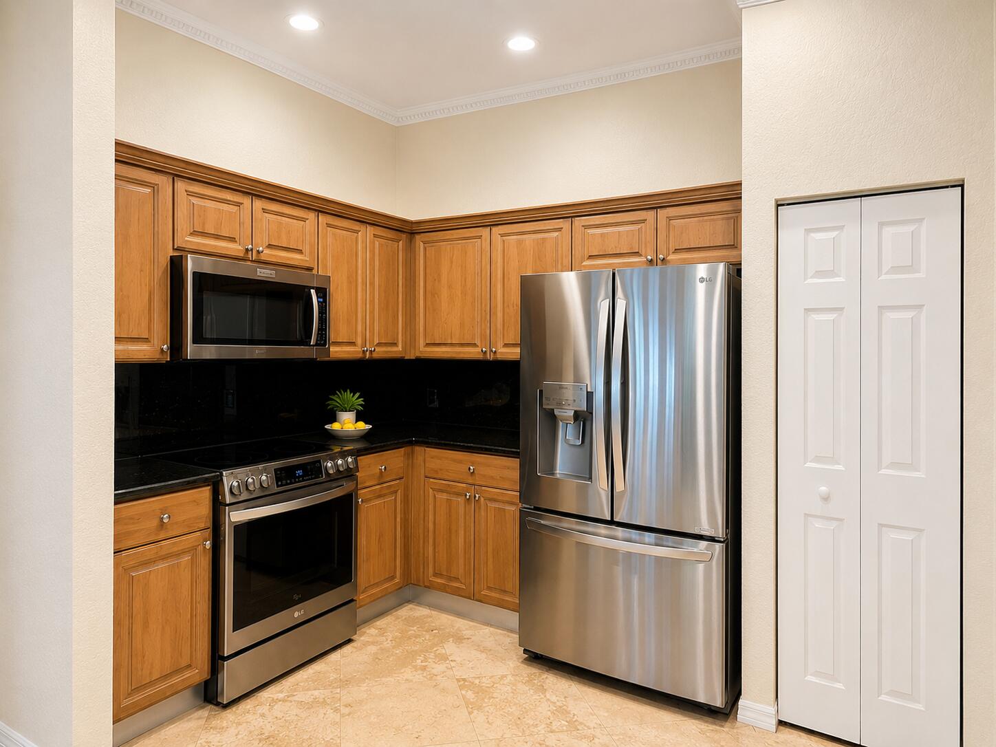 734 Lavender Circle Property Photo 5