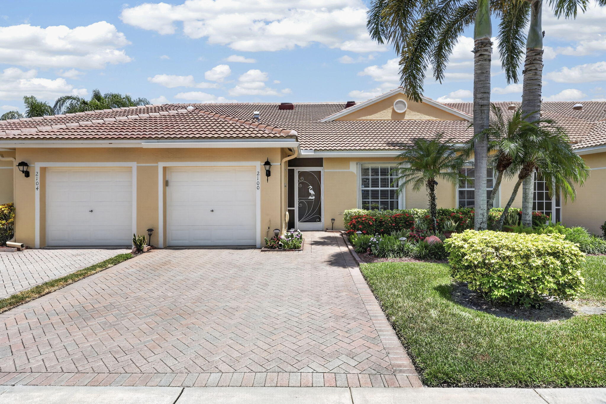 2100 Stonington Terrace Property Photo 3