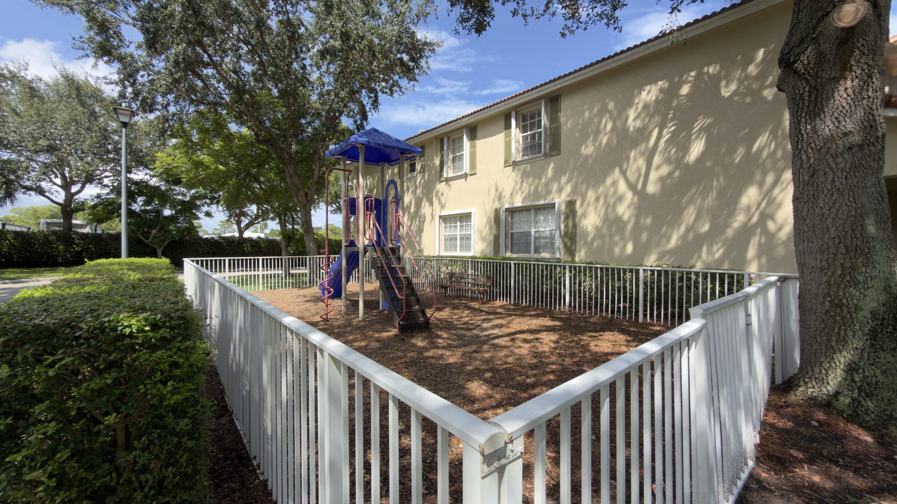 4809 N Wickham Circle B Property Photo 3