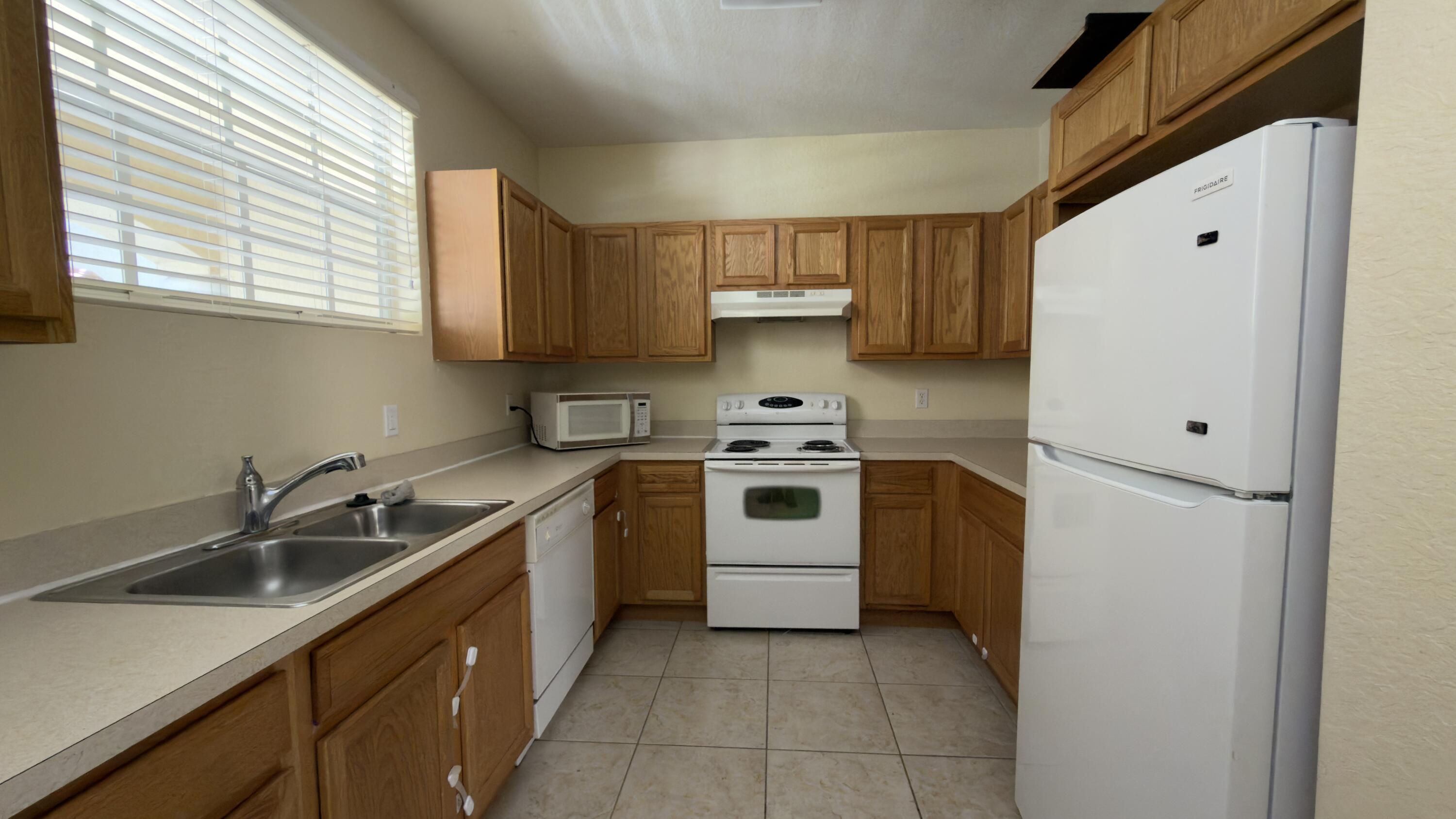 4809 N Wickham Circle B Property Photo 4