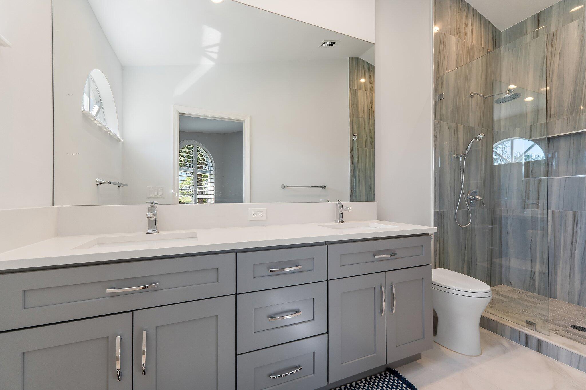 B26065761 Property Photo 36