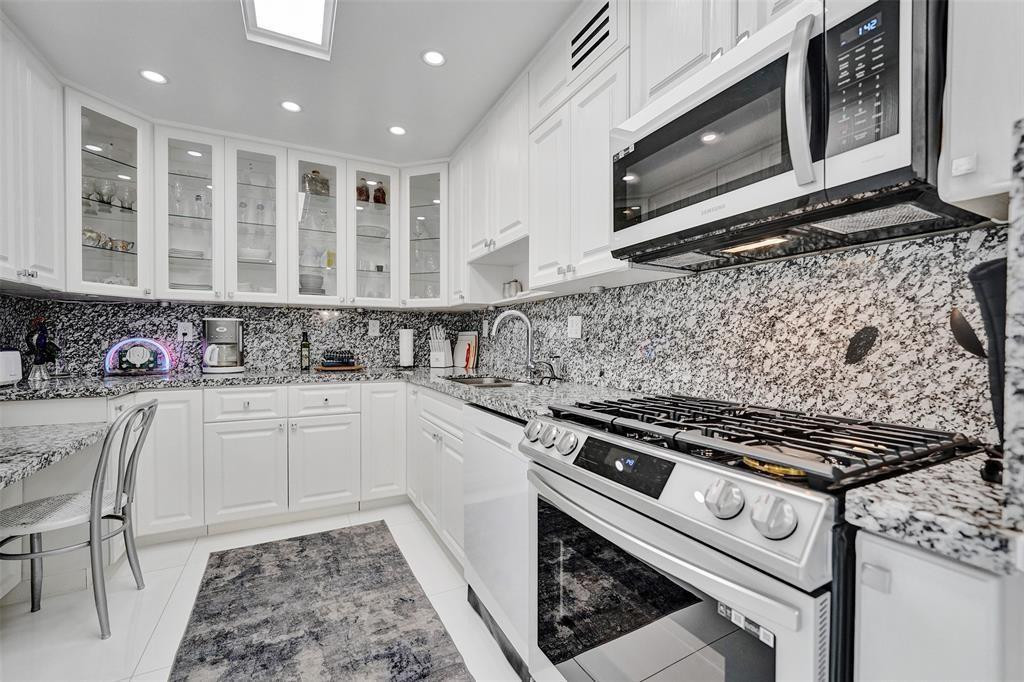 2030 S Ocean Drive 510 Property Photo 5