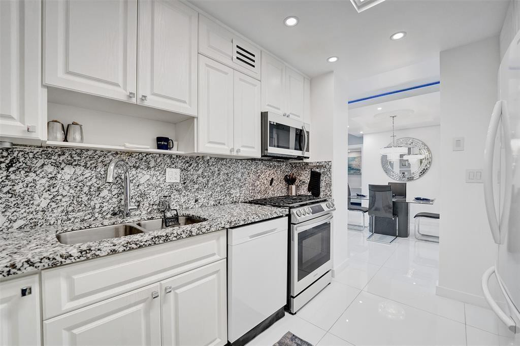 2030 S Ocean Drive 510 Property Photo 9